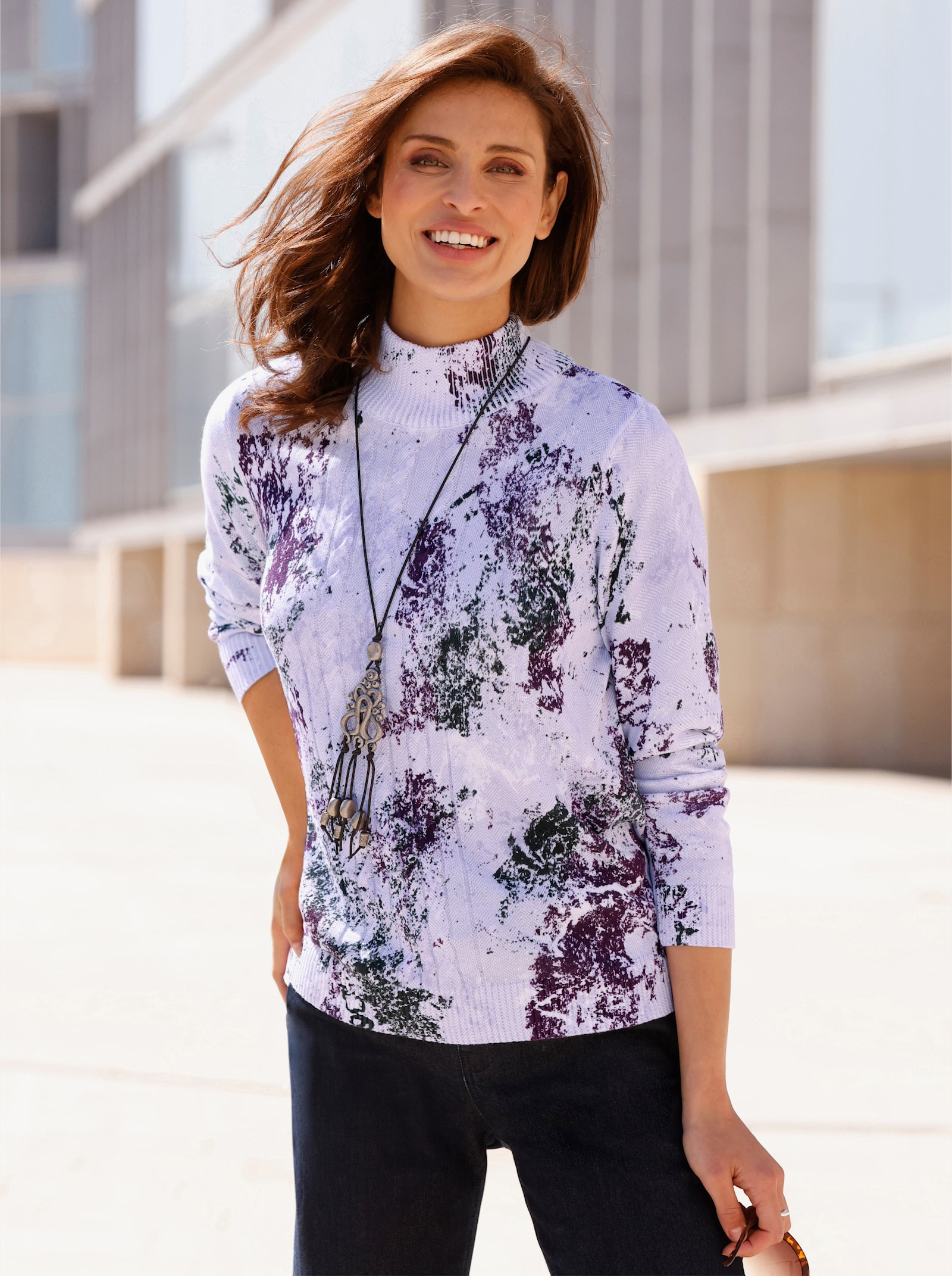 Feinstrickpullover mit höherem Stehkragen - flieder-bedruckt