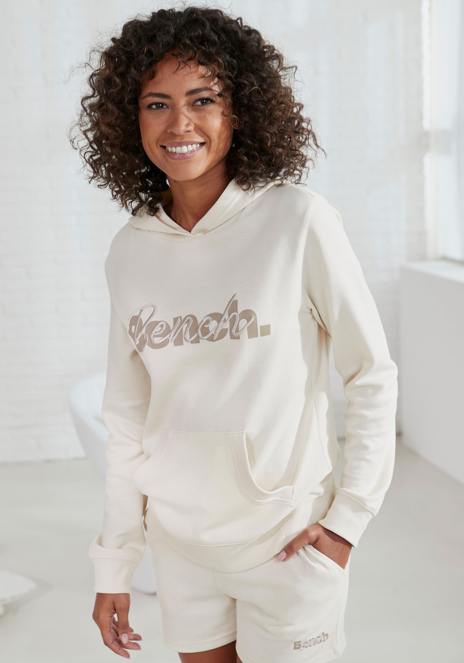 Bench. Loungewear Kapuzensweatshirt - sand
