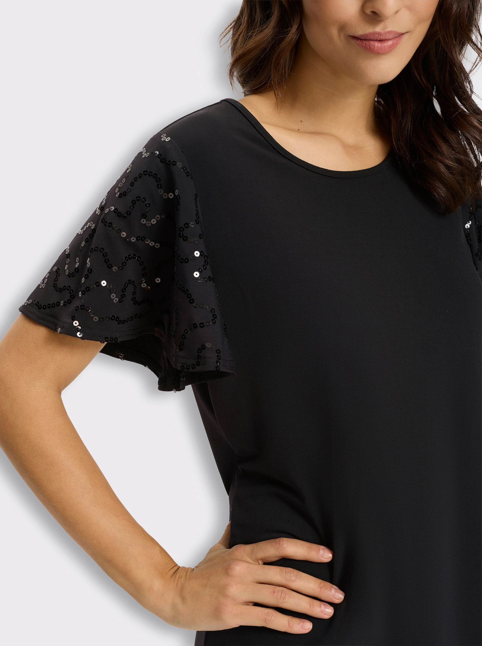 Kurzarmshirt mit Pailletten-Deko an den Ärmeln - schwarz