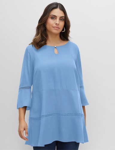 sheego Tunika mit Lochmusterdetails, in A-Linie - himmelblau