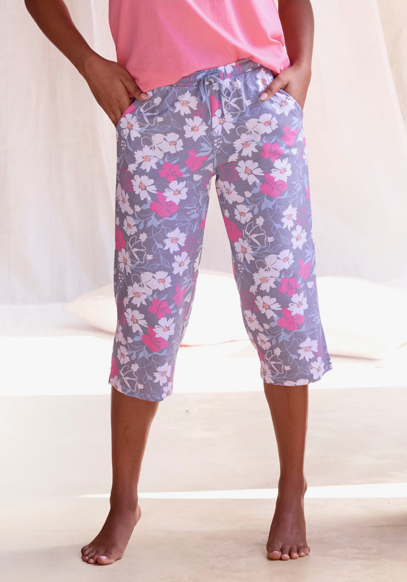 Vivance Dreams Caprihose - graublau-pink-geblümt