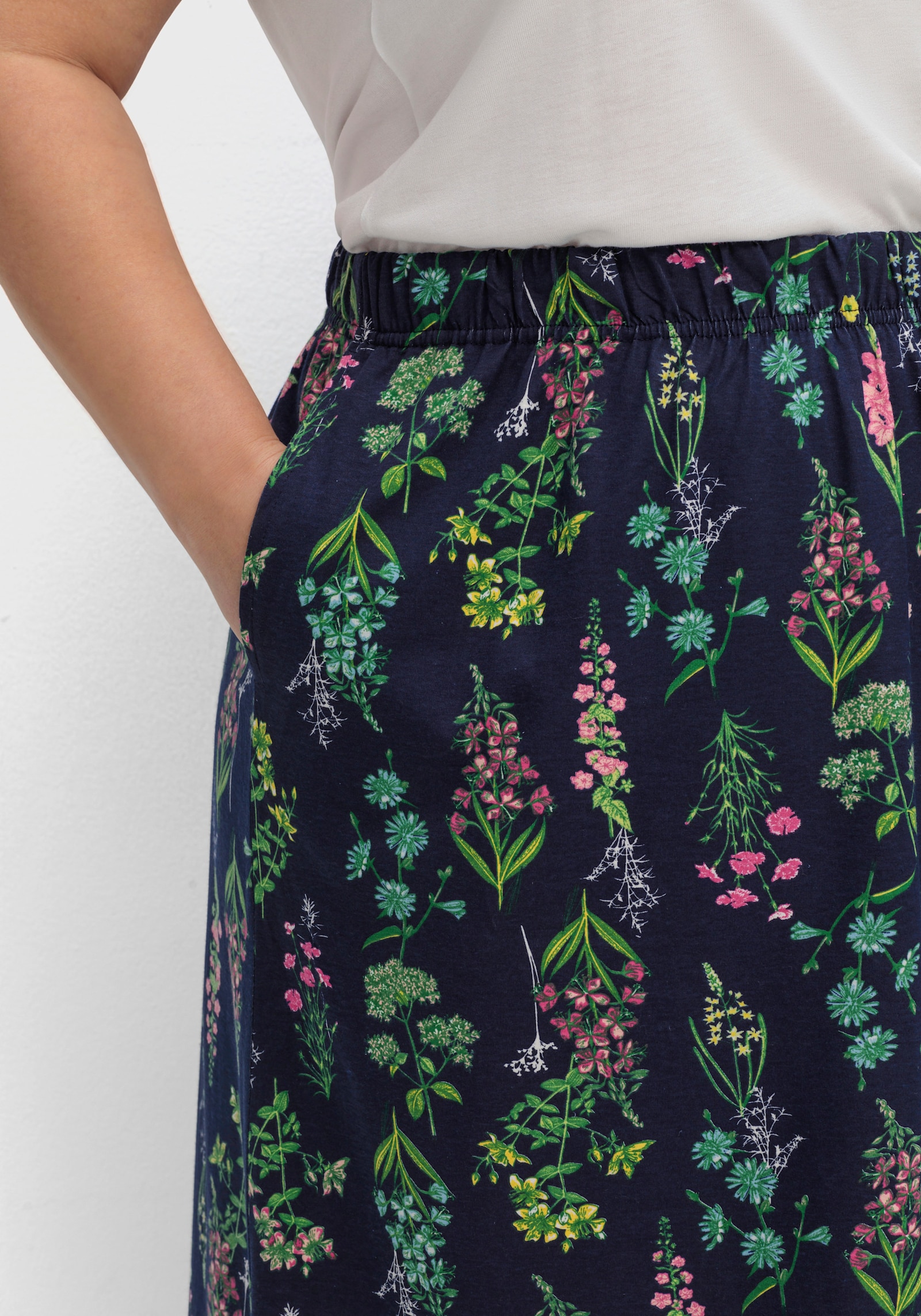 Jerseyrock mit Rundum-Dehnbund - marine-altrosa-bedruckt