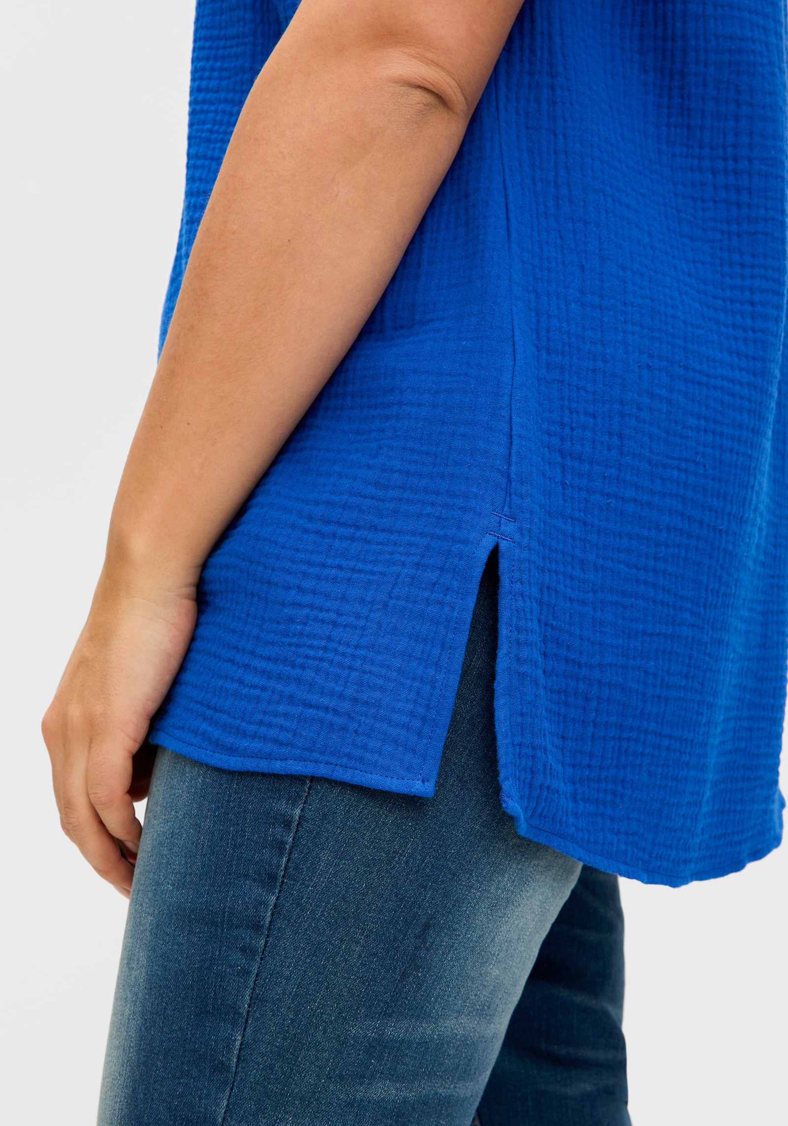 sheego Longtop aus Musselin, mit V-Schlitz - kobaltblau