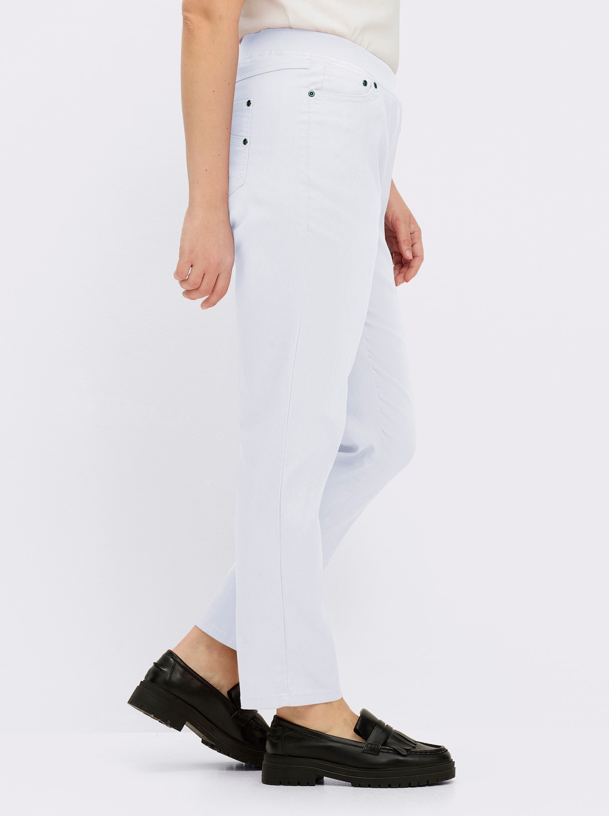 Schlupfjeans mit geripptem Strick-Dehnbund - weiß