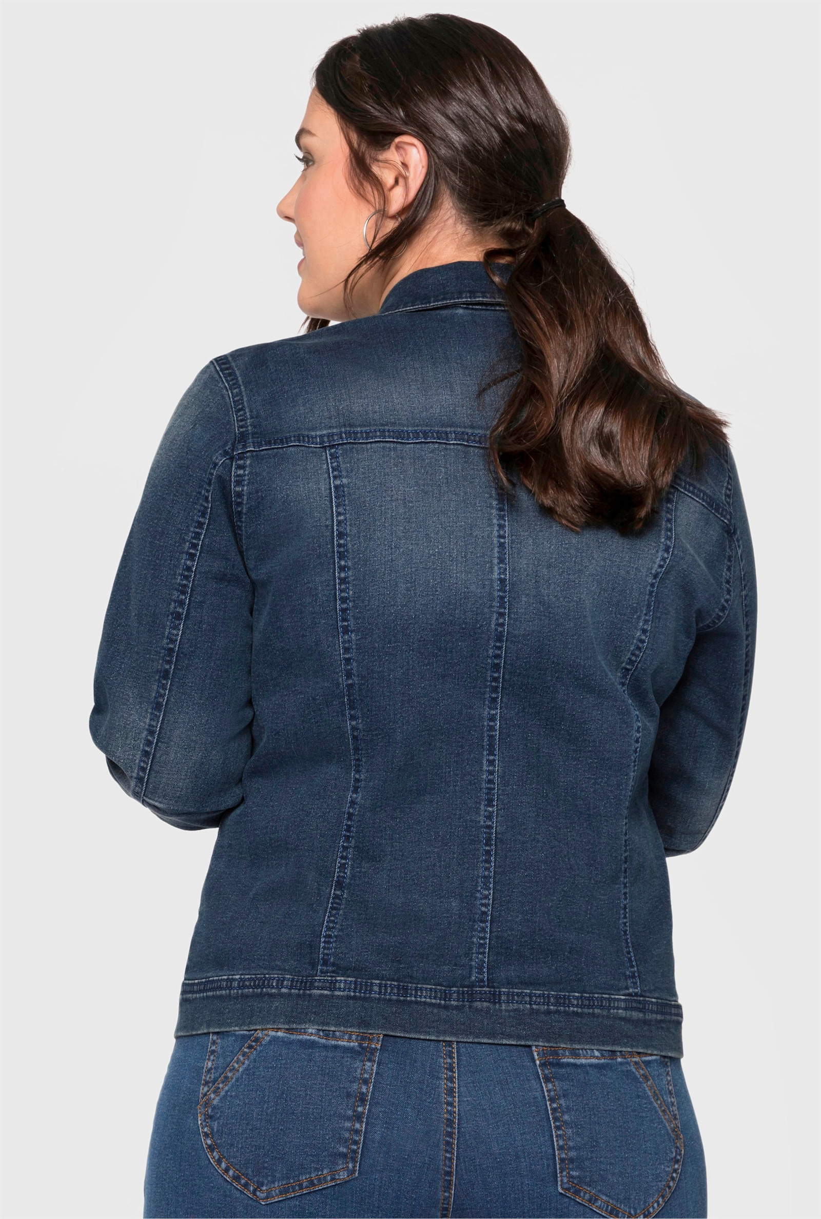 sheego Jeansjacke in leicht taillierter Form - blue denim