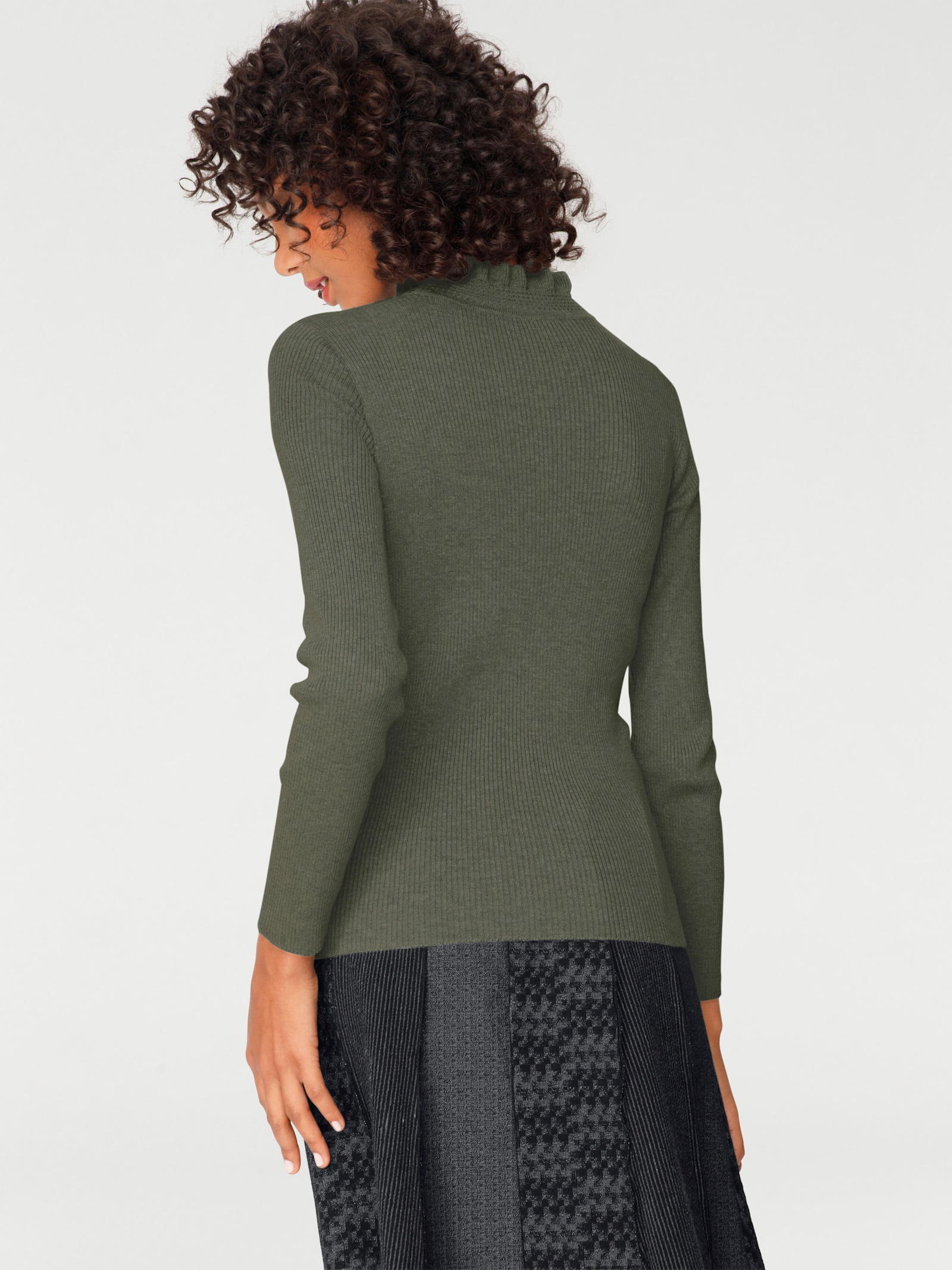 heine Stehkragenpullover in figurbetonender Form - oliv