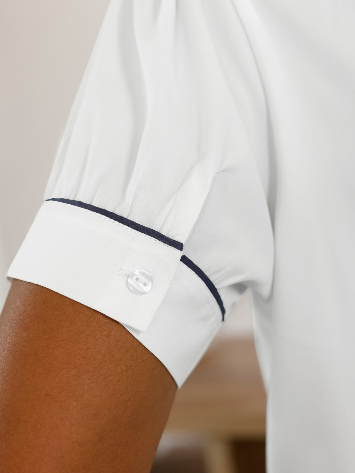 Kurzarmbluse mit Raffung - ecru