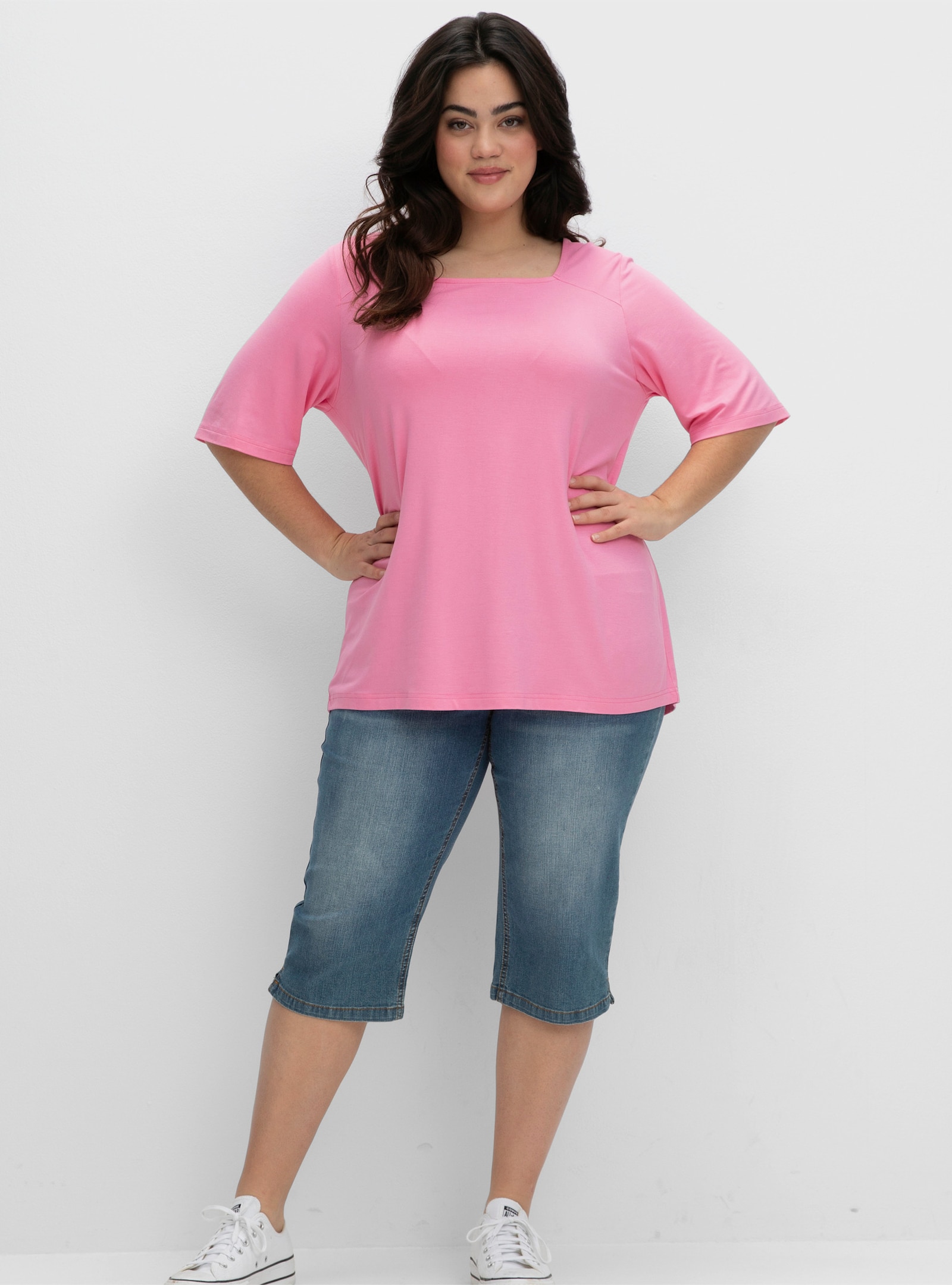 sheego Shirt mit Karree-Ausschnitt, leicht tailliert - blumiges pink