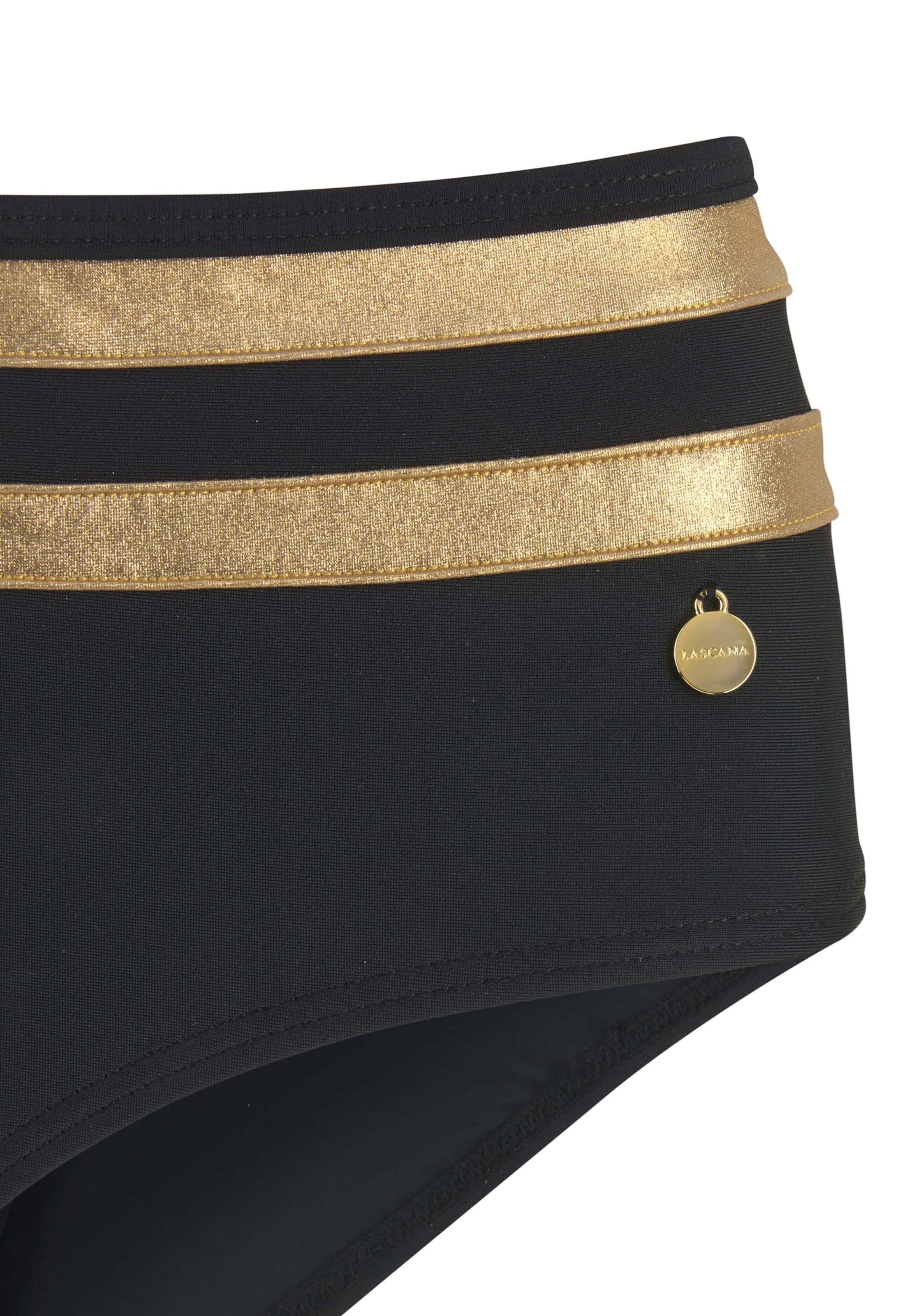 Gold von günstig Kaufen-Bikini-Hose in schwarz-goldfarben von LASCANA. Bikini-Hose in schwarz-goldfarben von LASCANA <![CDATA[Bikinihose von Lascana. Im höheren Schnitt. Metallisch glänzende Kontraststreifen am Bund. Kleines Metallemblem seitlich. Mix-and-Match-Prinzip. Tragea