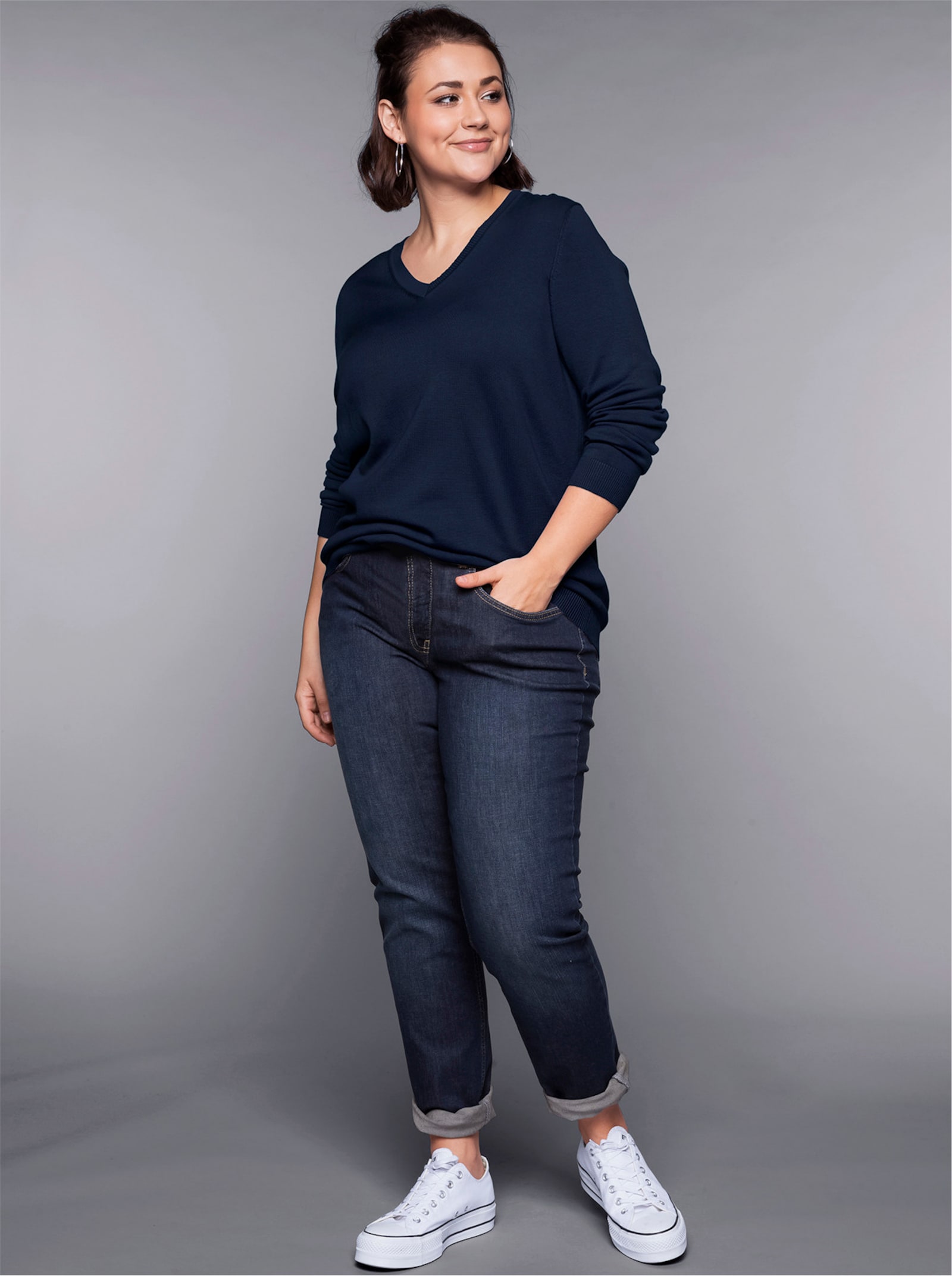 sheego Feinstrickpullover mit V-Ausschnitt - marine