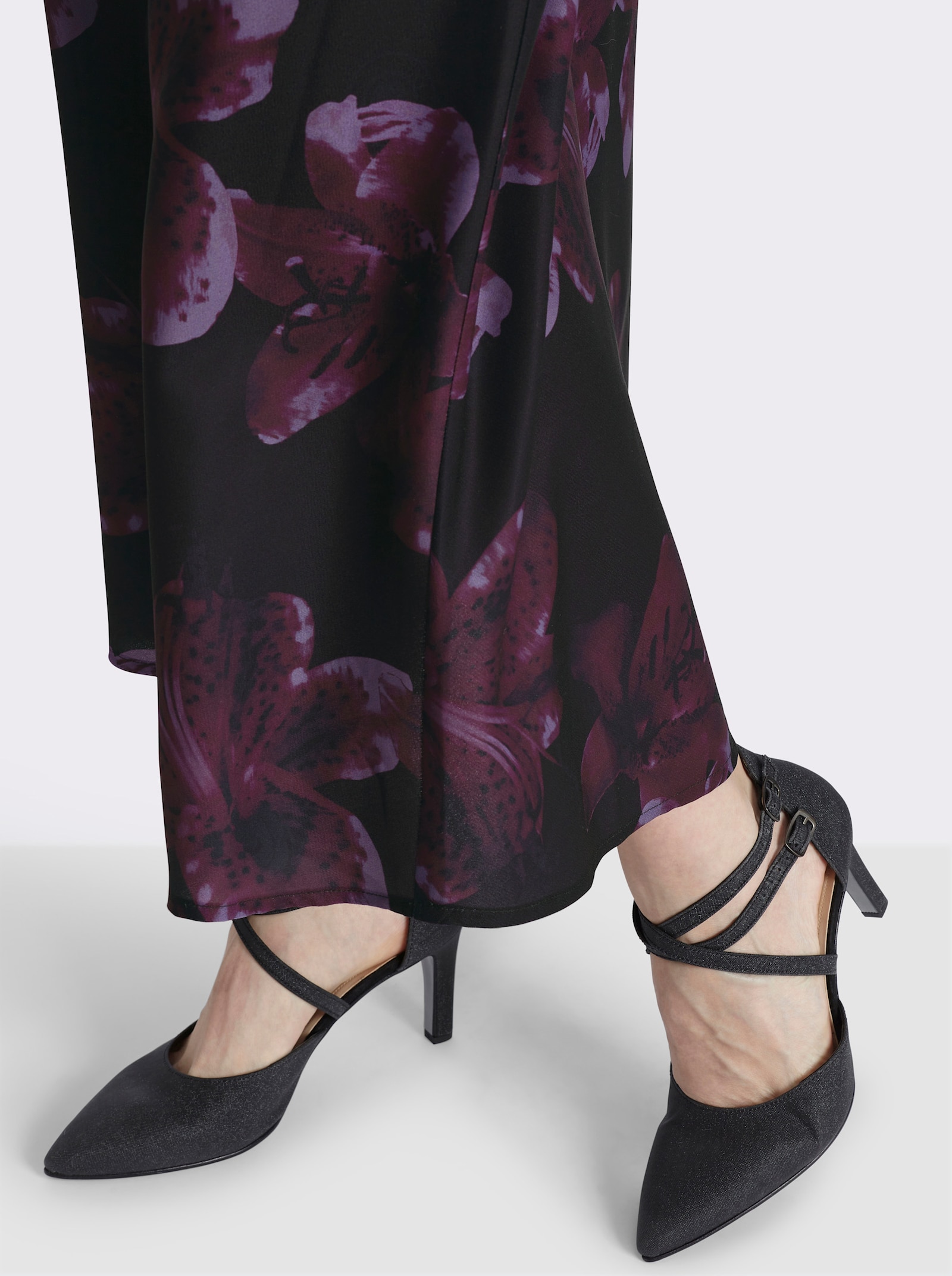 sheego Satinrock mit floralem Alloverprint - schwarz-burgund-bedruckt