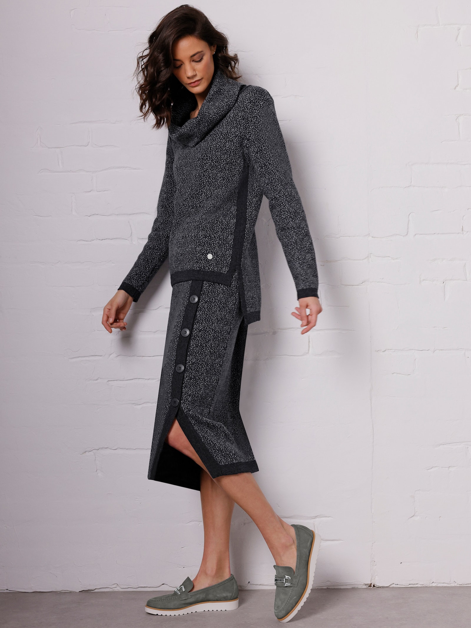 CREATION L PREMIUM Strickrock mit seitlicher Zierknopfleiste und Schlitz - graphit-grau-gemustert