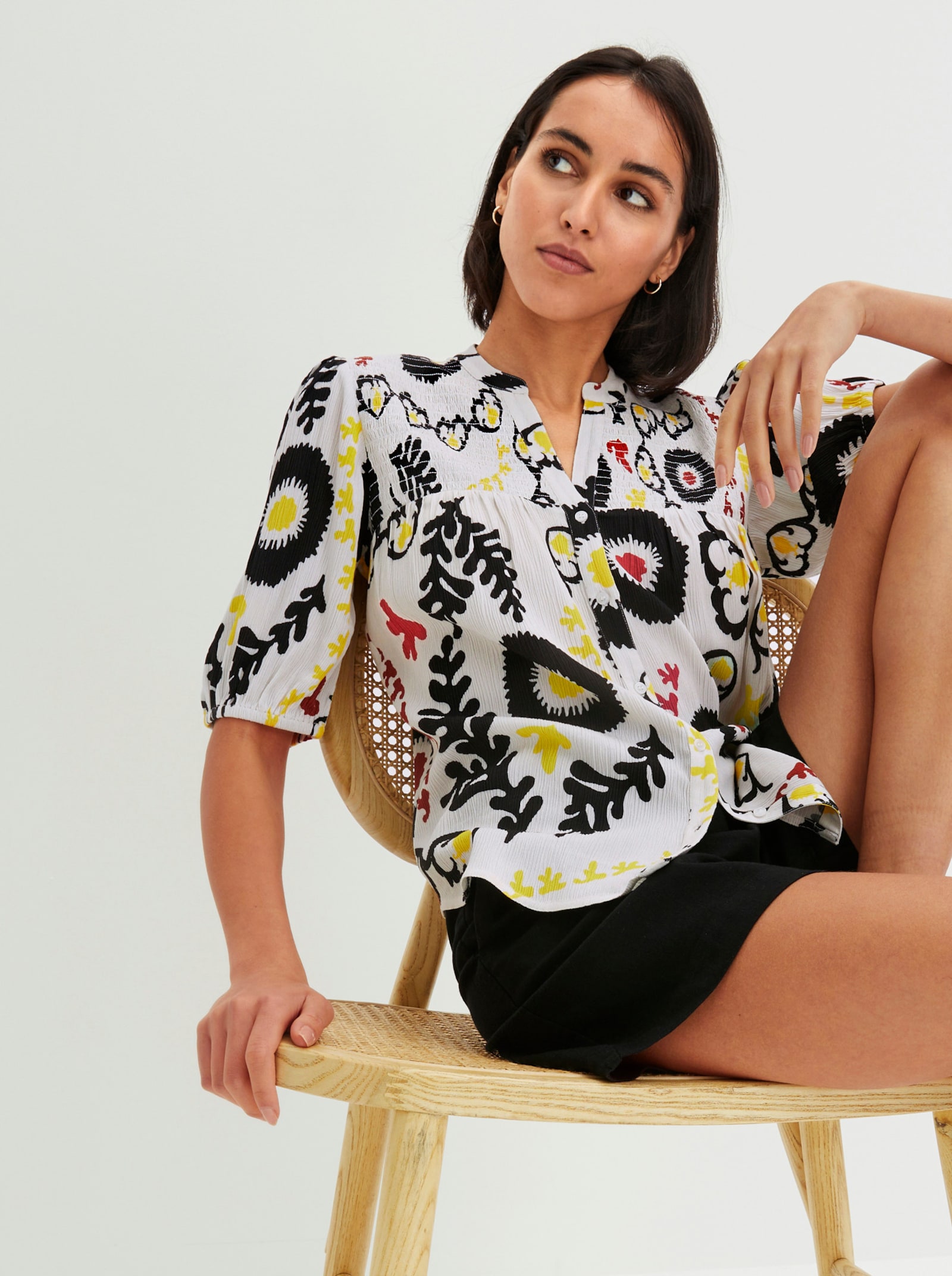 Schlupfbluse in Crinkle-Qualität - weiß-schwarz-bedruckt