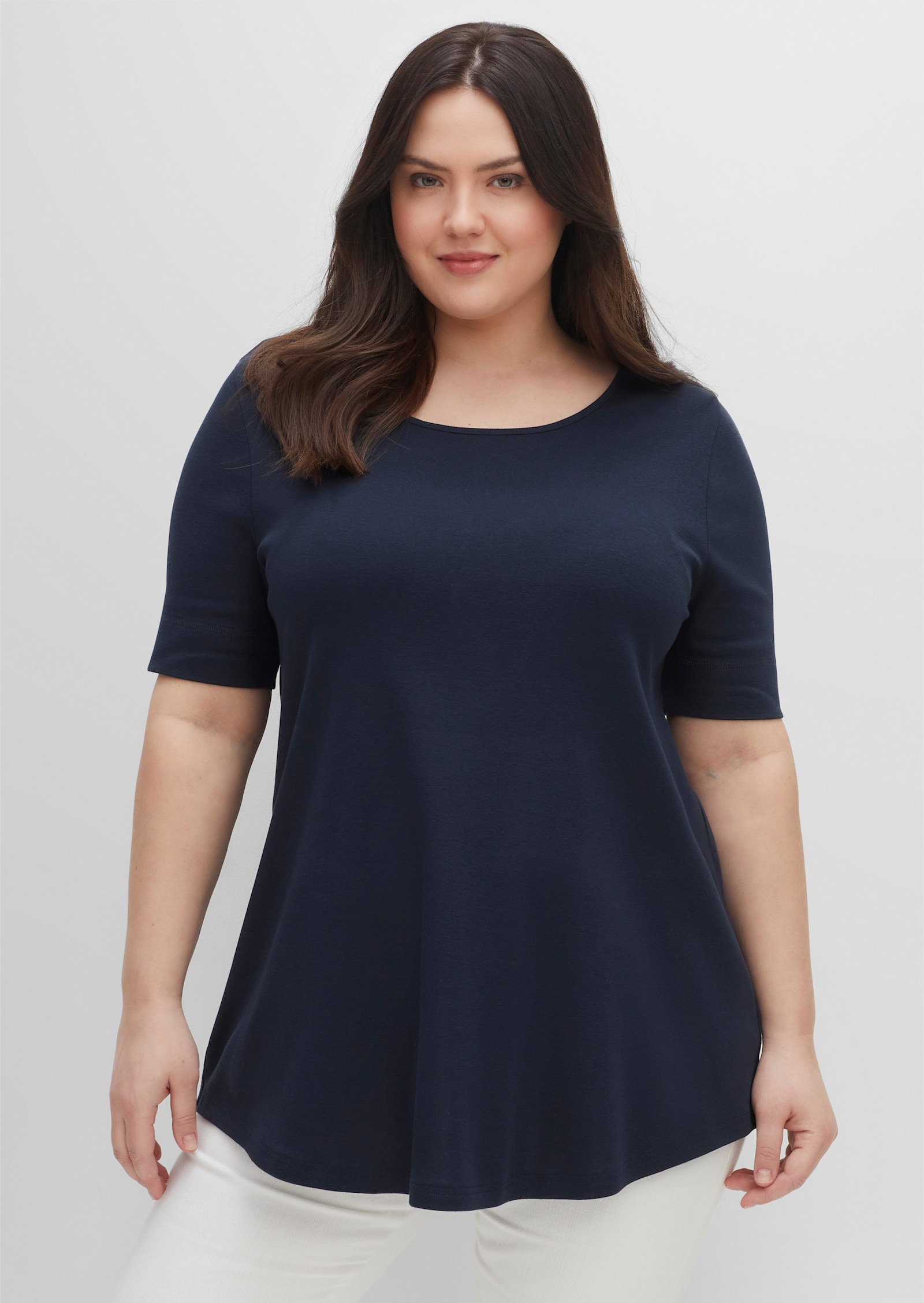 sheego Lang shirt met afgeronde zoom - nachtblauw