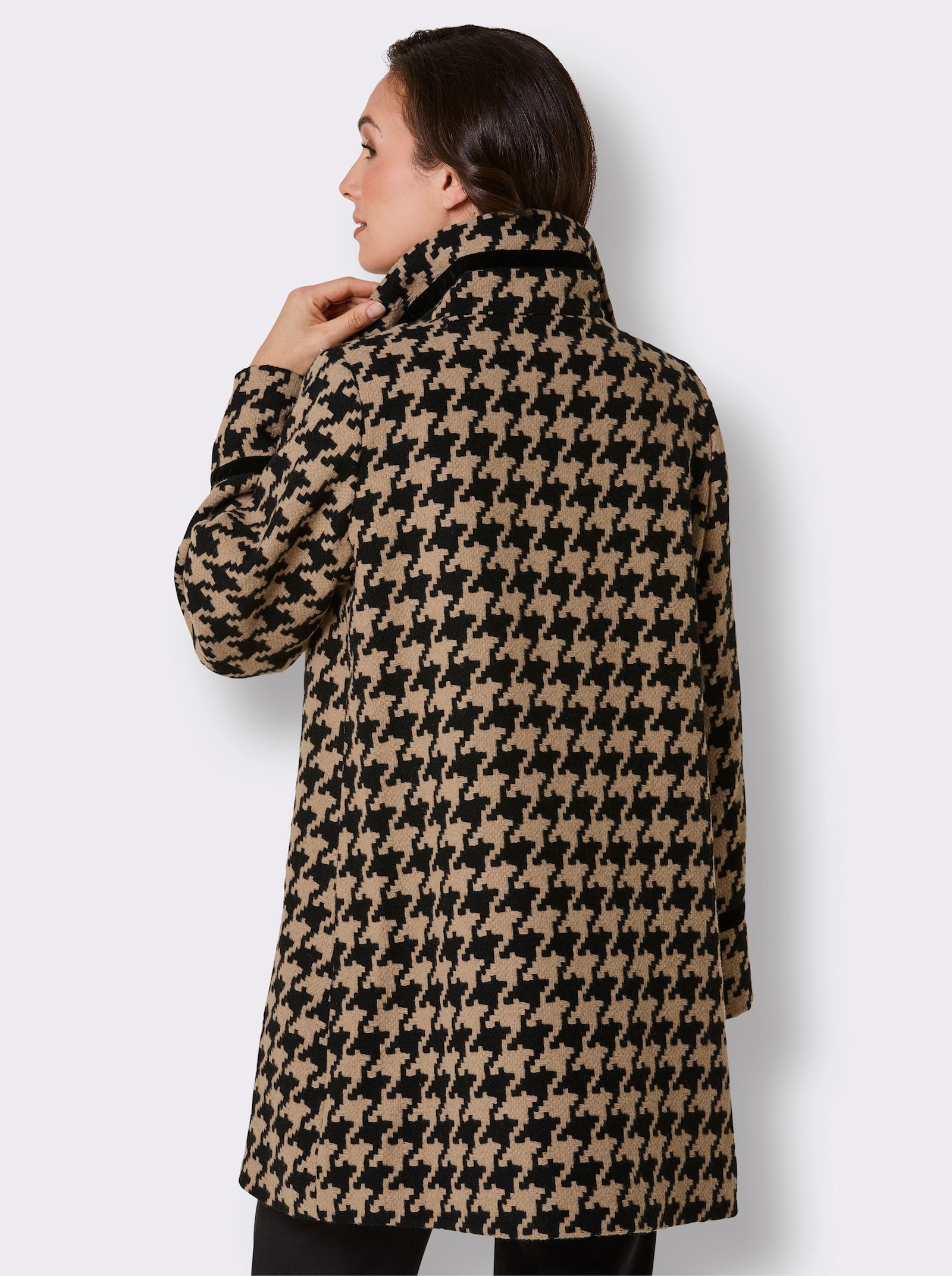 Manisa Wolljacke mit Samt-Verzierungen - schwarz-camel-gemustert