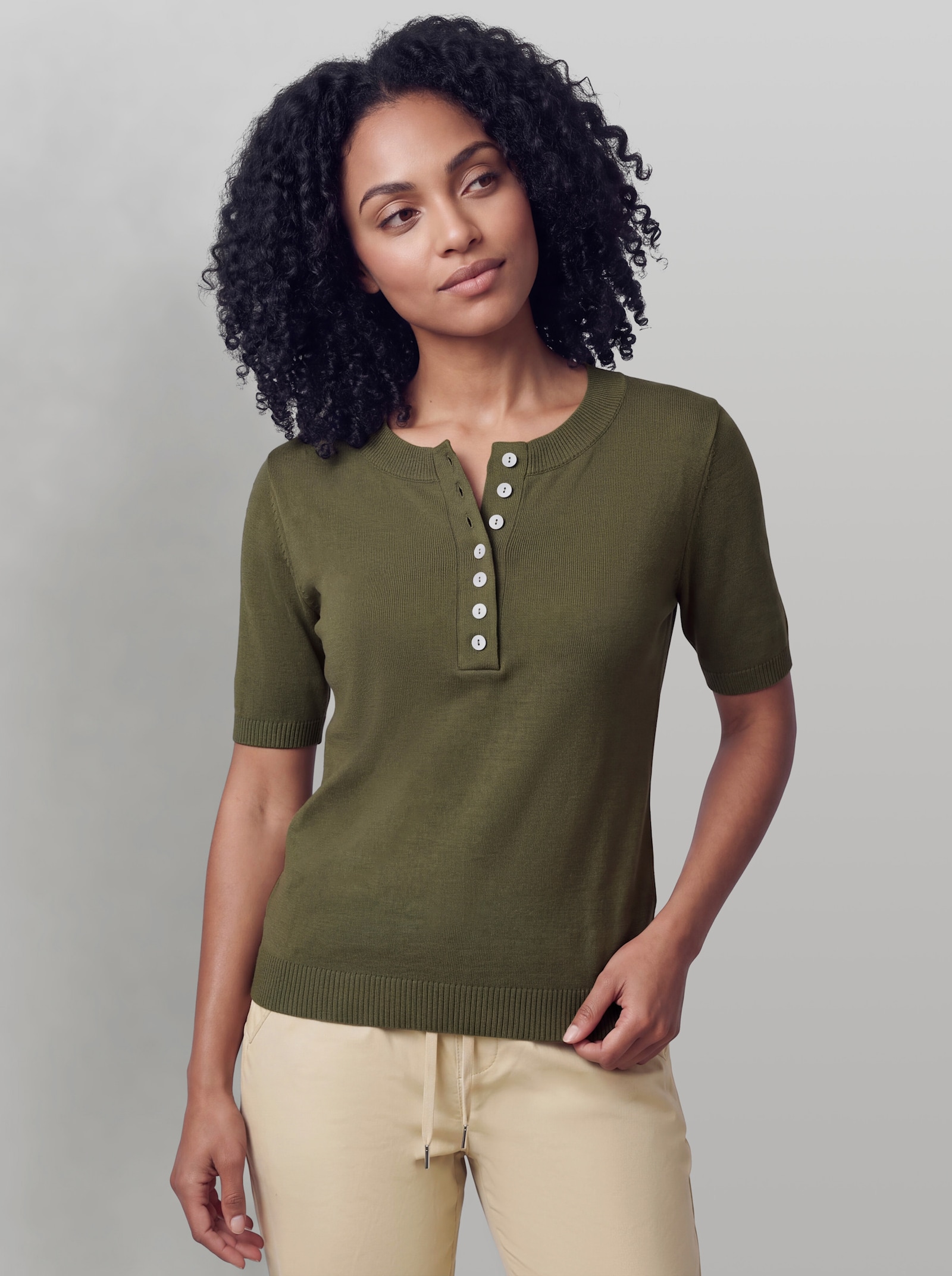 heine Kurzarmpullover mit Knopfleiste - oliv