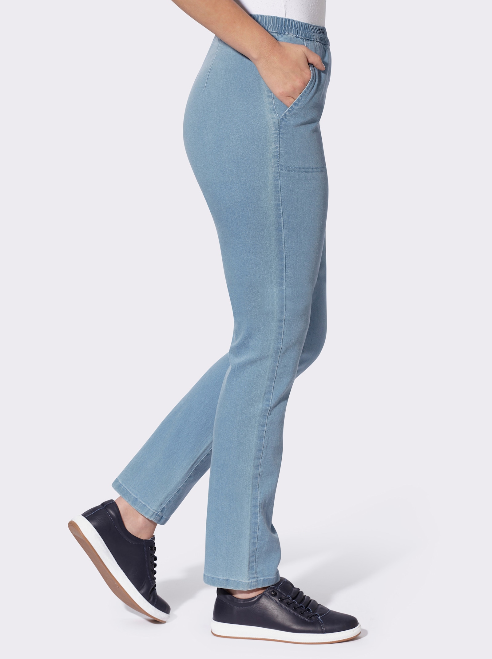 Schlupfjeans mit schrägen Taschen - blue-bleached