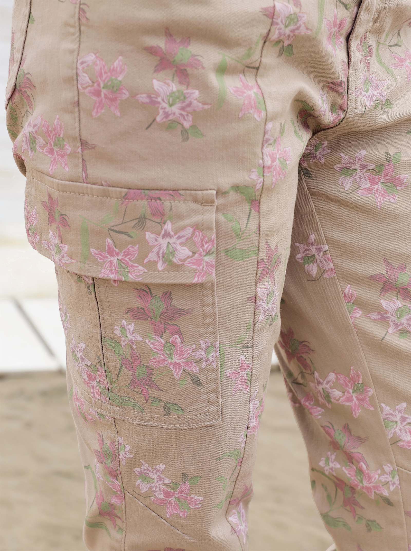 heine Druckhose mit Floral-Print - sesam-altrosa-bedruckt