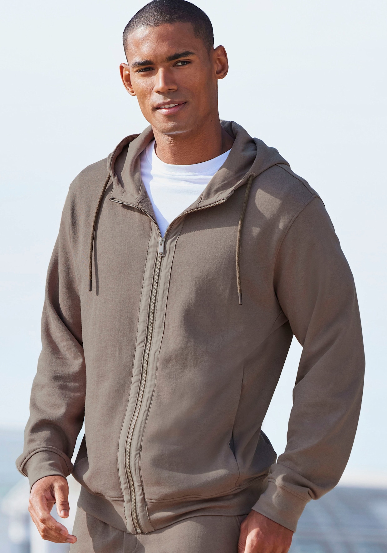 AUTHENTIC LE JOGGER Sweatvest met capuchon - lichtbruin
