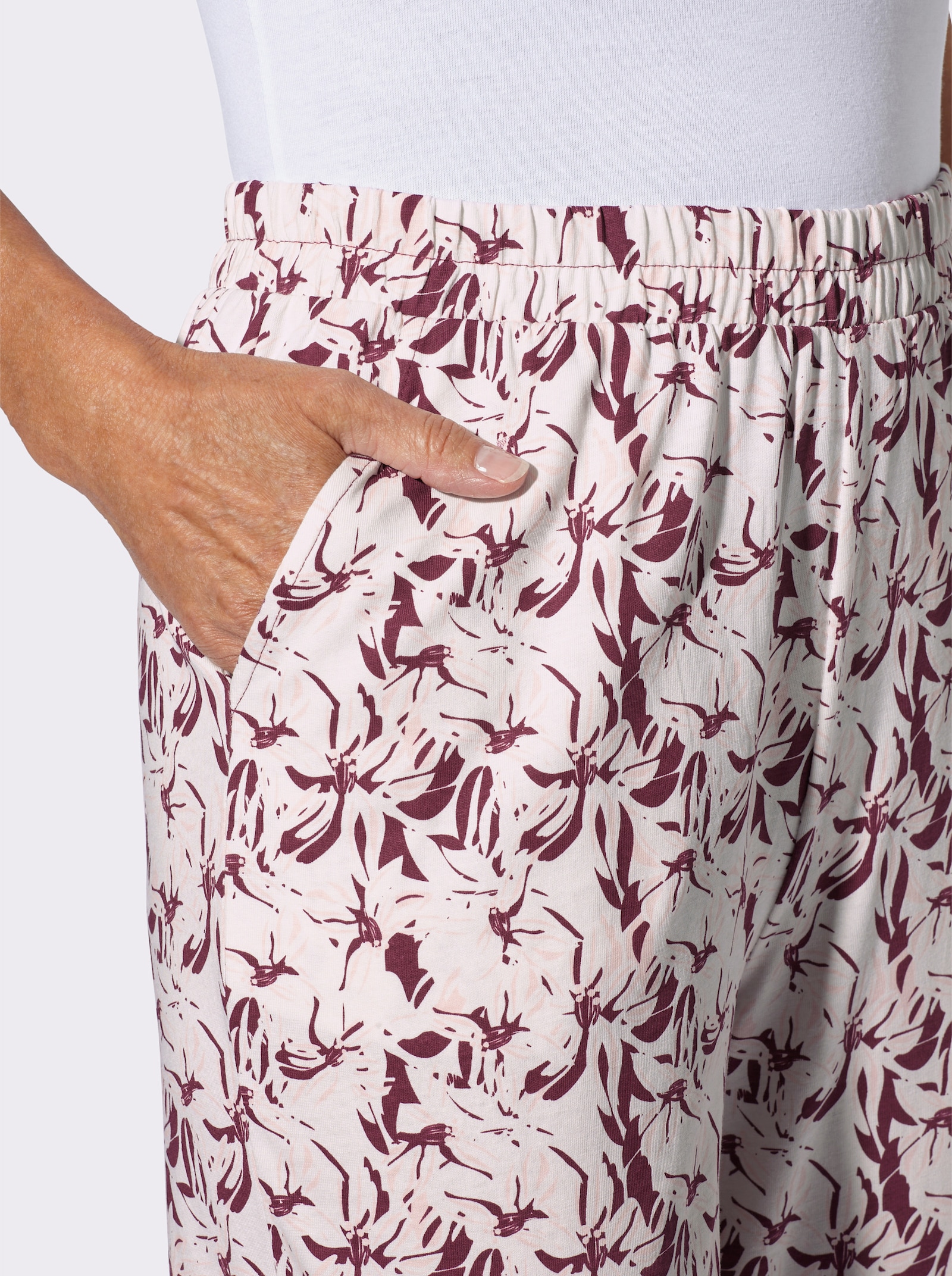 Freizeithose im Blumen-Dessin - ecru-bordeaux-bedruckt