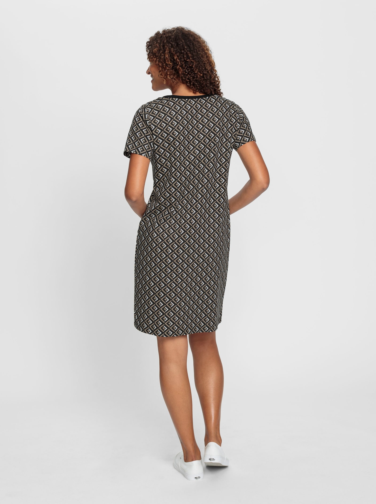 Jerseykleid in Schlupfform - beige-schwarz-bedruckt