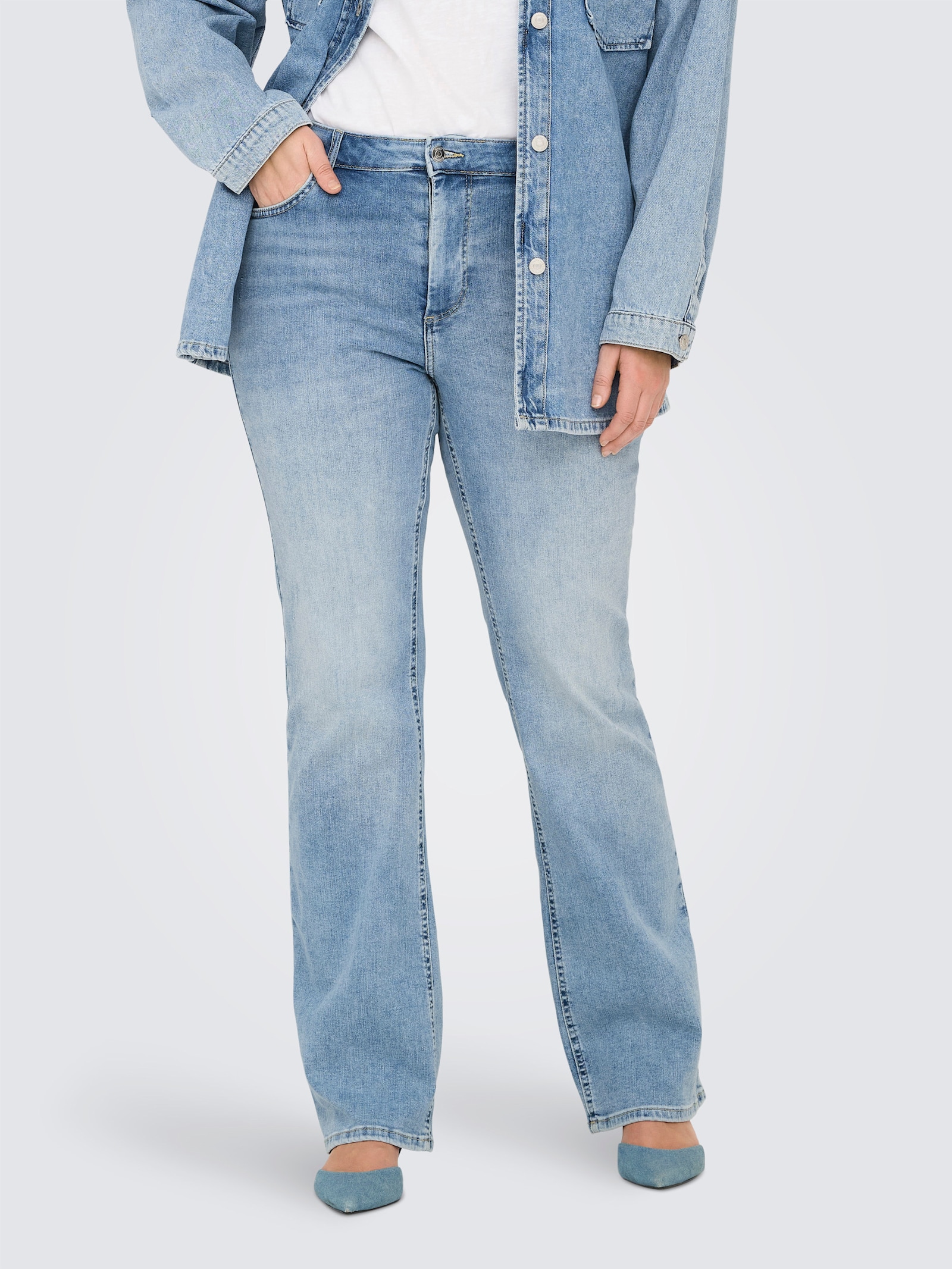 ONLY CARMAKOMA Bootcut-Jeans - light blue denim