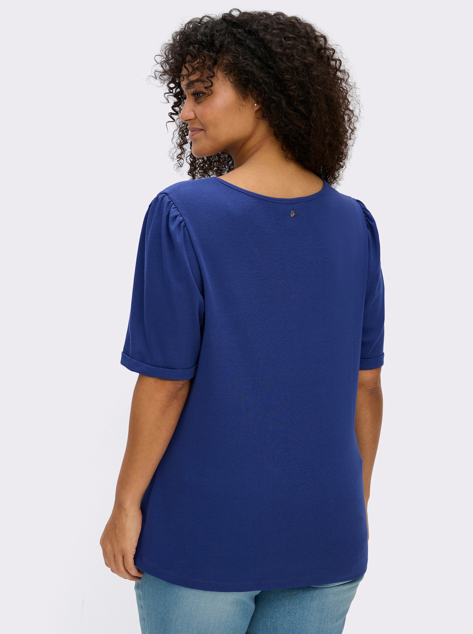 sheego V-Shirt in leicht taillierter Form - royalblau