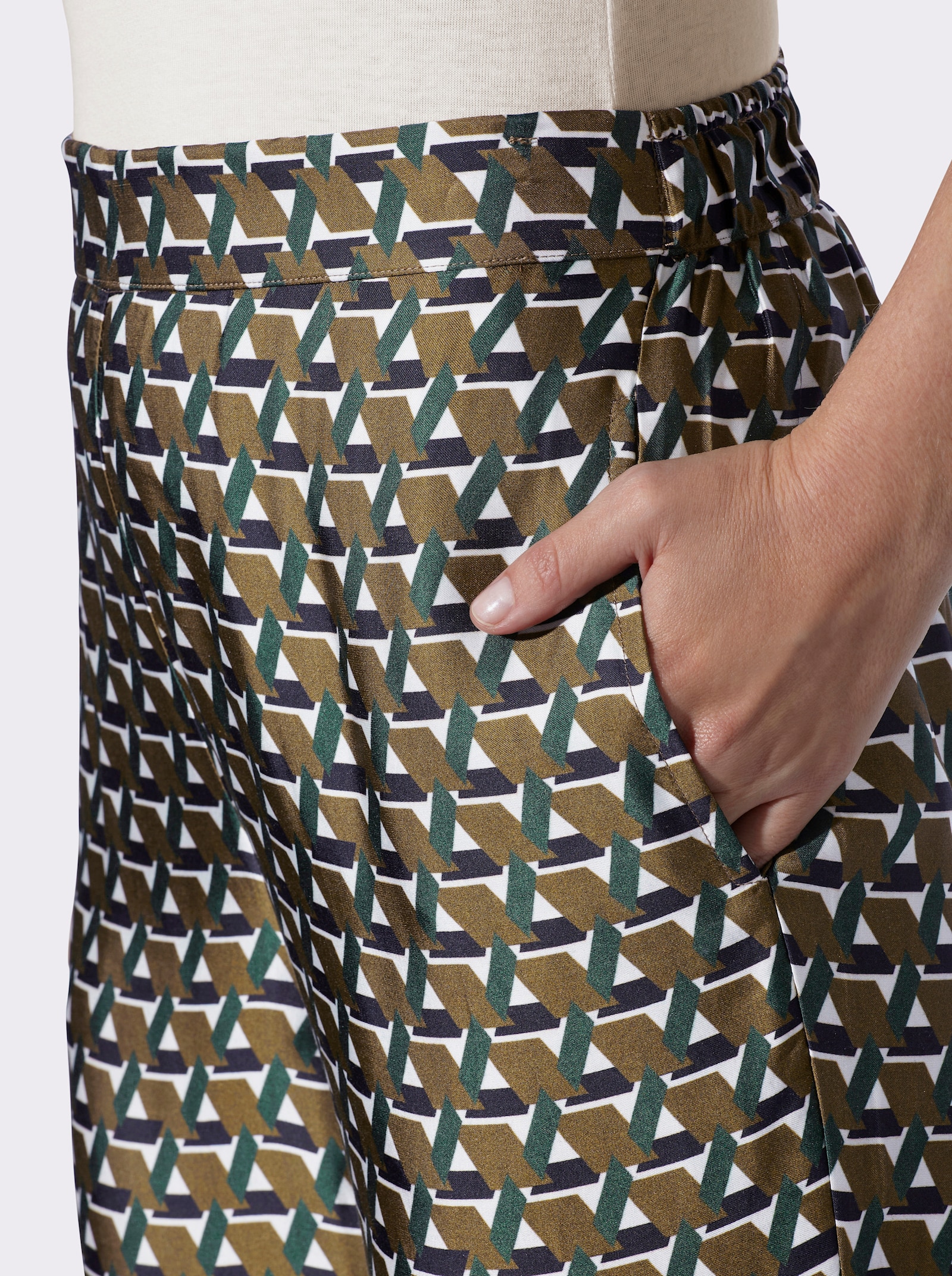 heine Schlupfhose mit Nahttasche - braun-schwarz-bedruckt