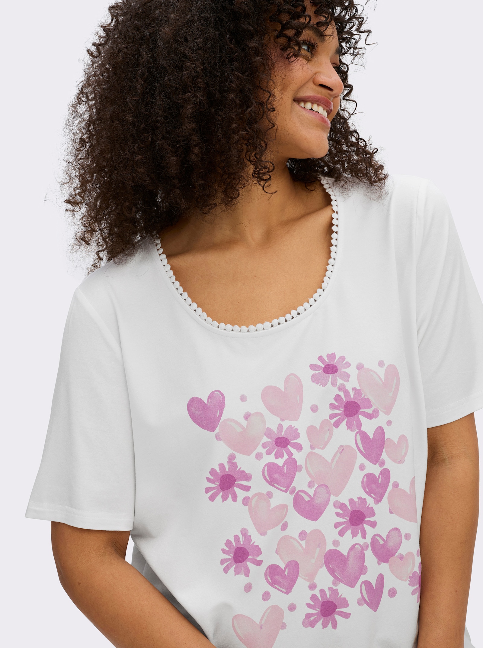 sheego Rundhalsshirt mit Zierband und Frontdruck - ecru-hellrosé