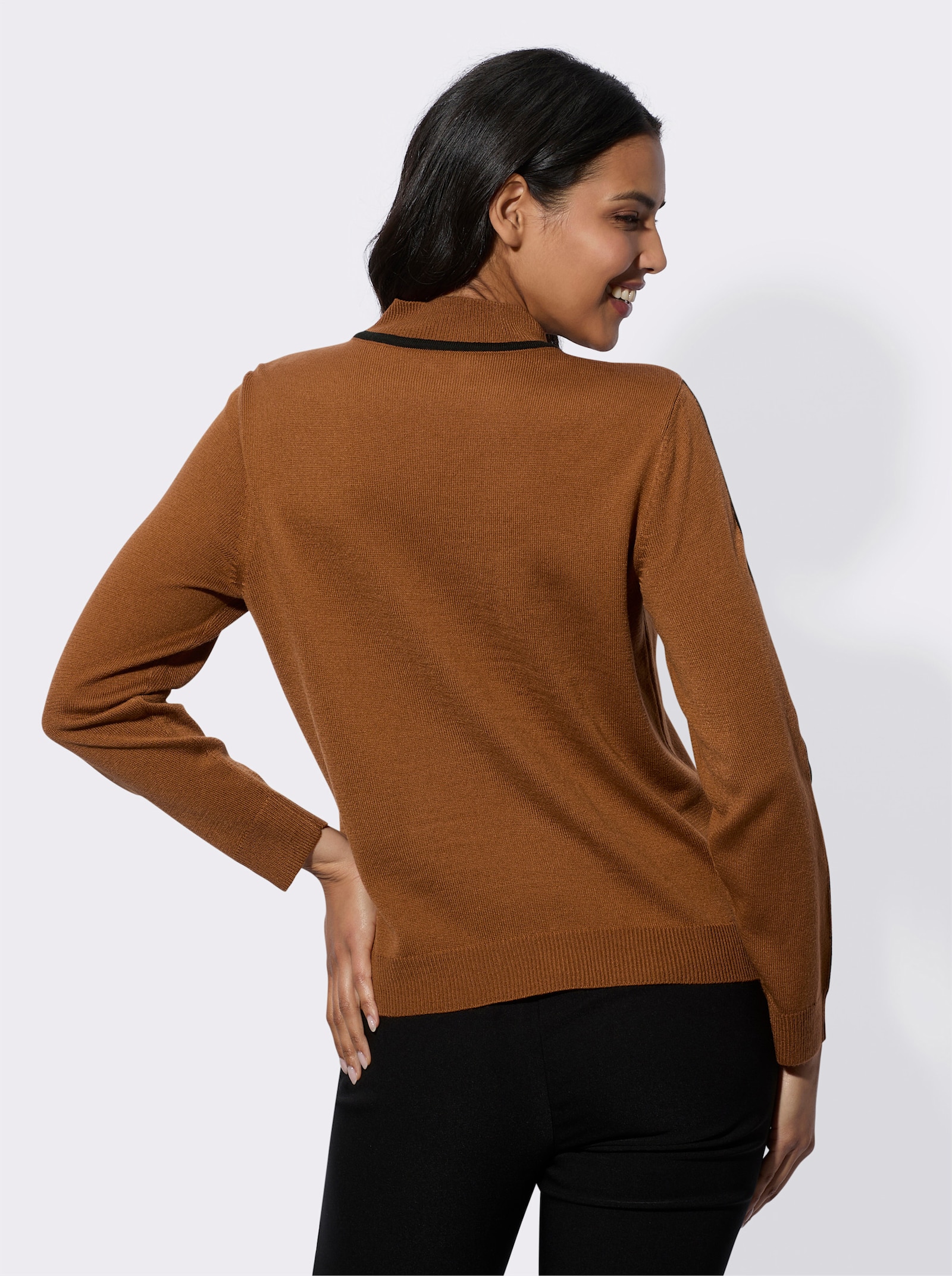 Stehkragenpullover mit gerippten Abschlüssen - cognac