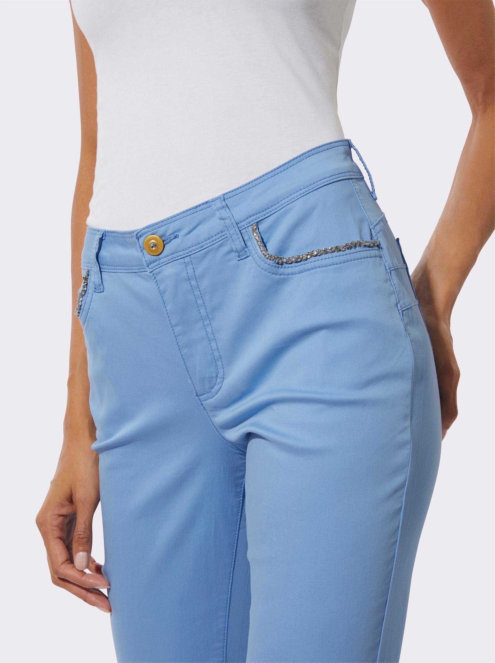 7/8-Jeans mit Push-up-Effekt - himmelblau