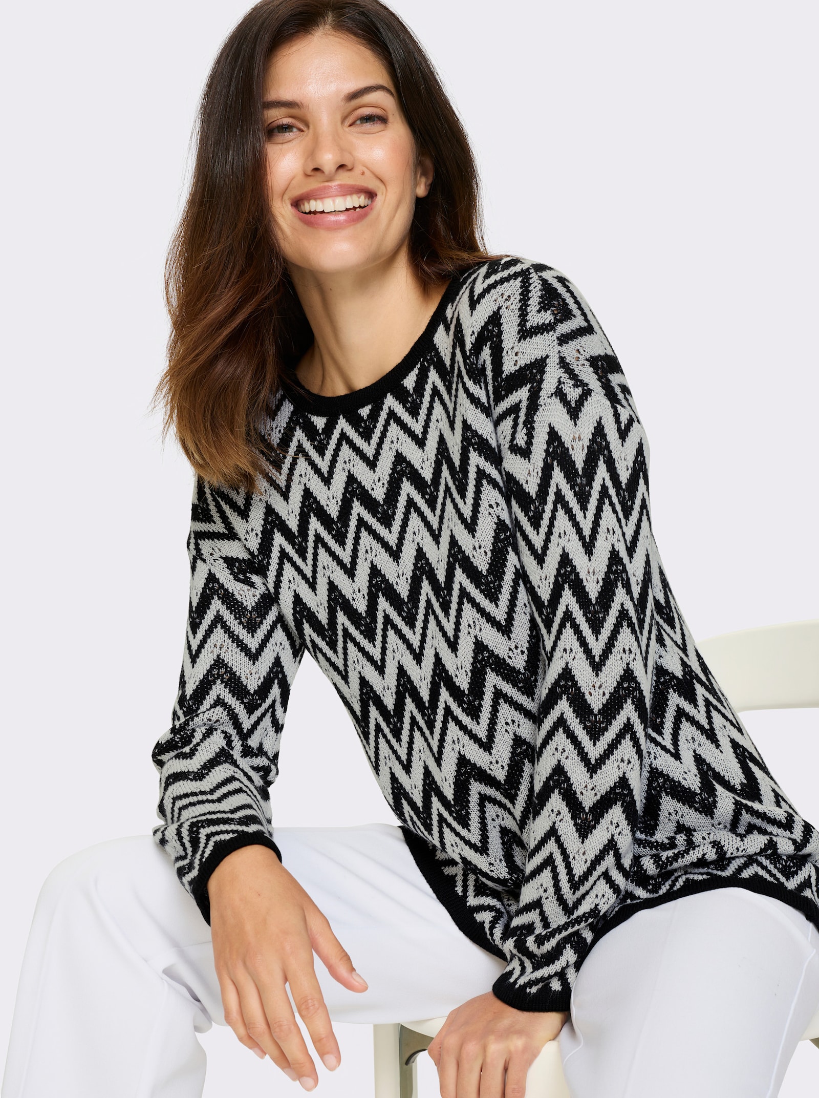 Longpullover mit Zickzack- und Ajour-Muster - schwarz-weiß-gemustert