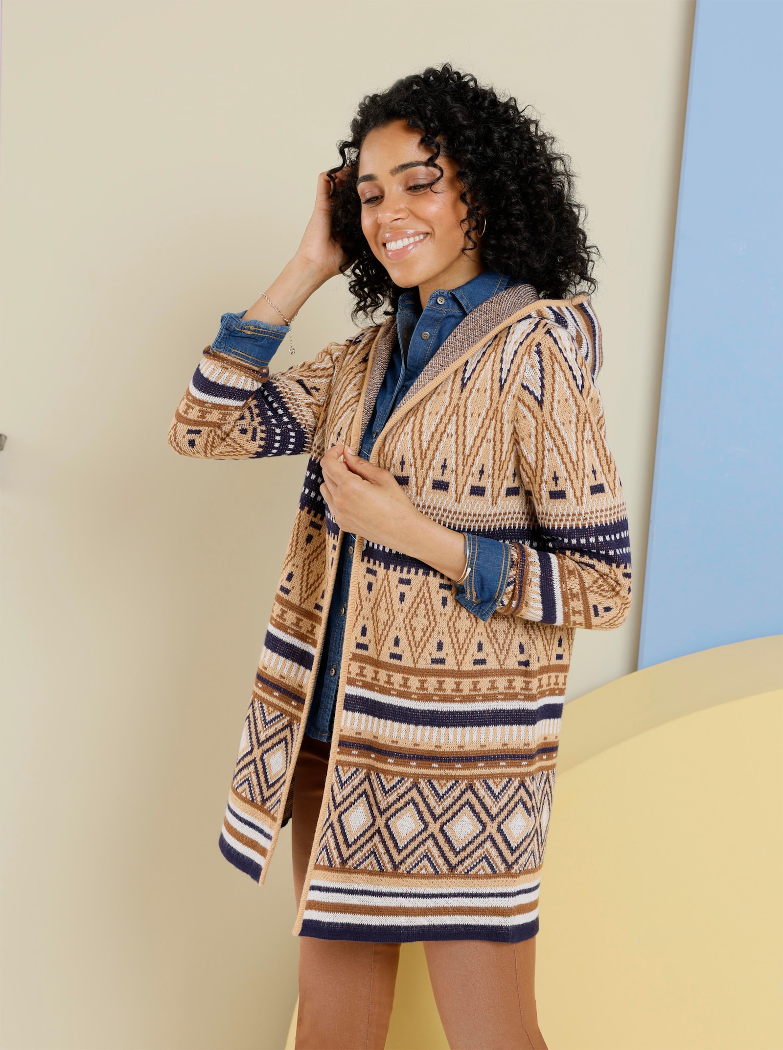 Pletený kabátek s norským žakárovým vzorem - velbloudí-námořnická modrá-vzor