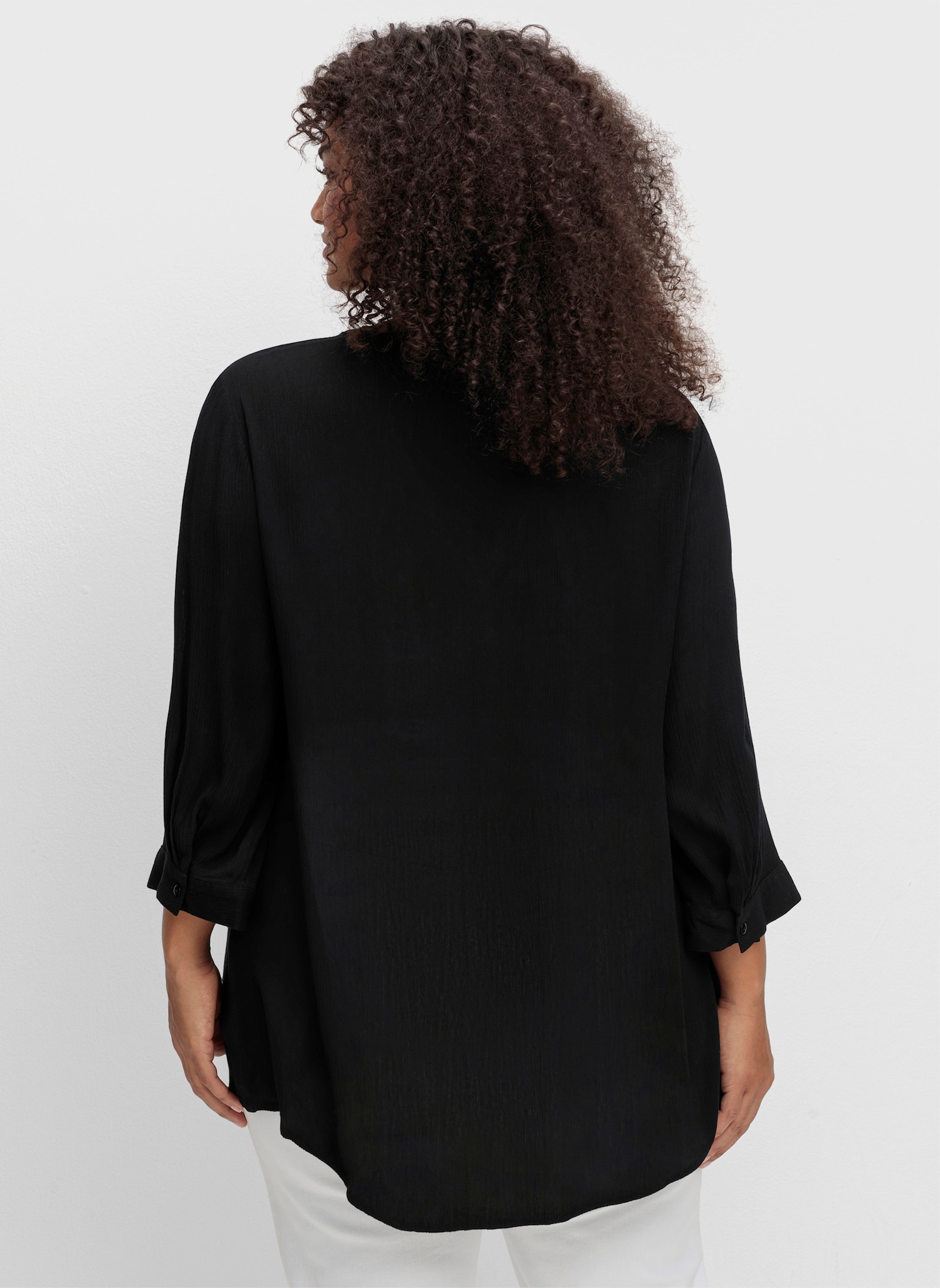 sheego by Joe Browns Crêpeblouse met biezen en gehaakt kant - zwart