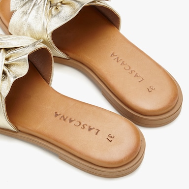 LASCANA Slippers - goudkleur