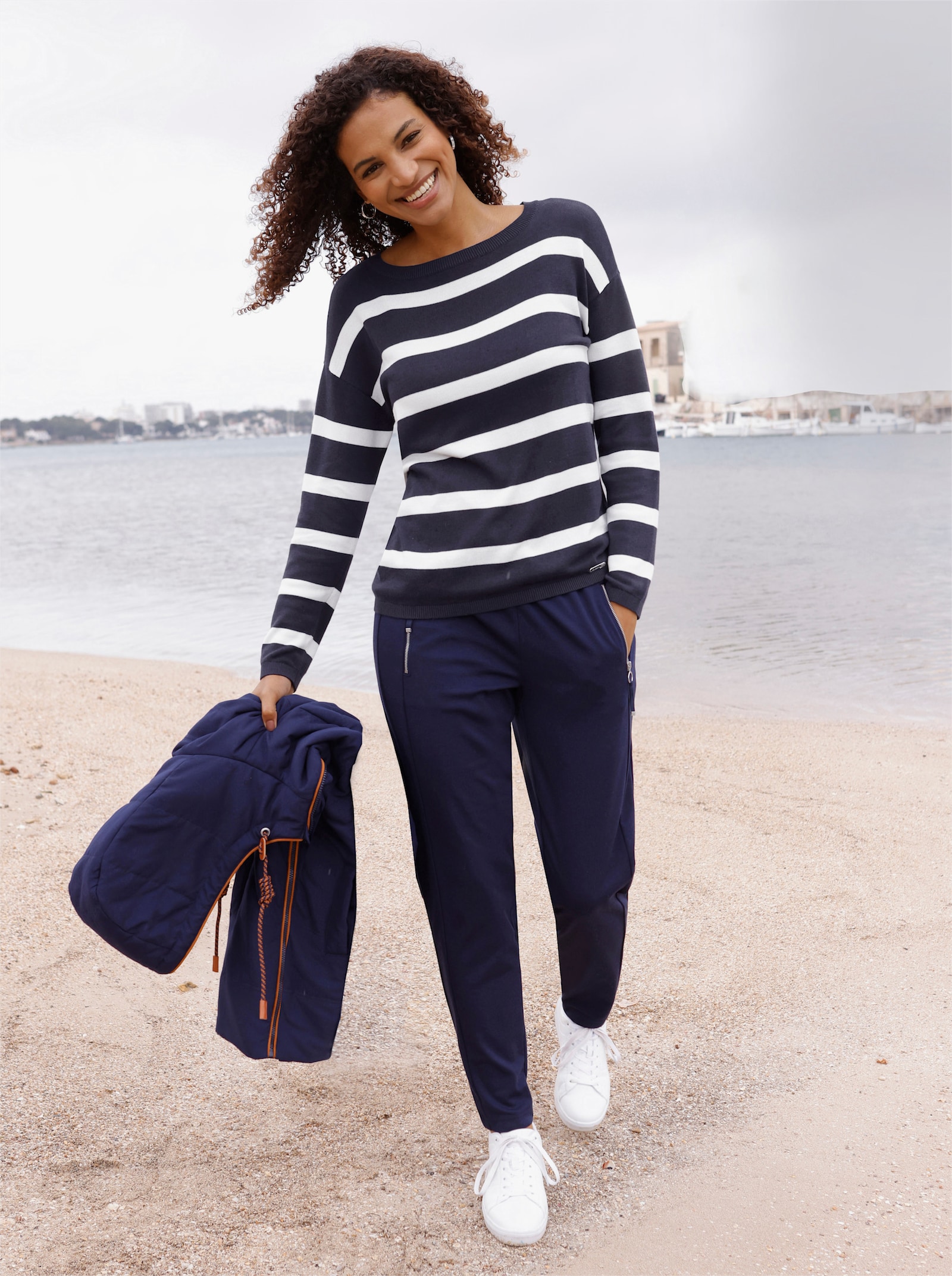 Feinstrickpullover mit U-Boot-Ausschnitt - marine-ecru-geringelt