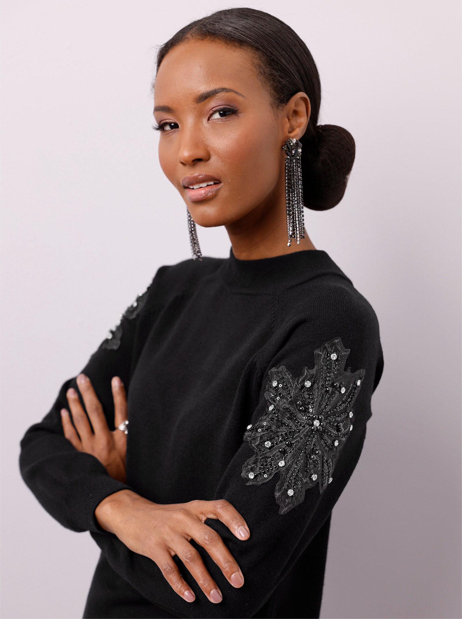 Langarm-Pullover mit besticktem Netzeinsatz - schwarz