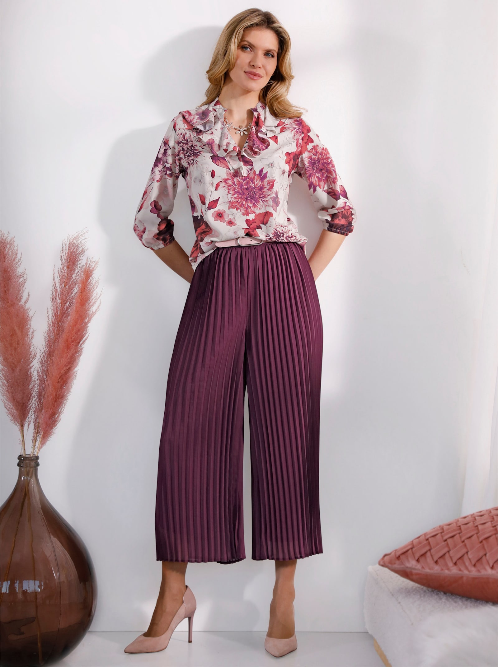 Navlékací kalhoty z plisovaného materiálu - burgundská