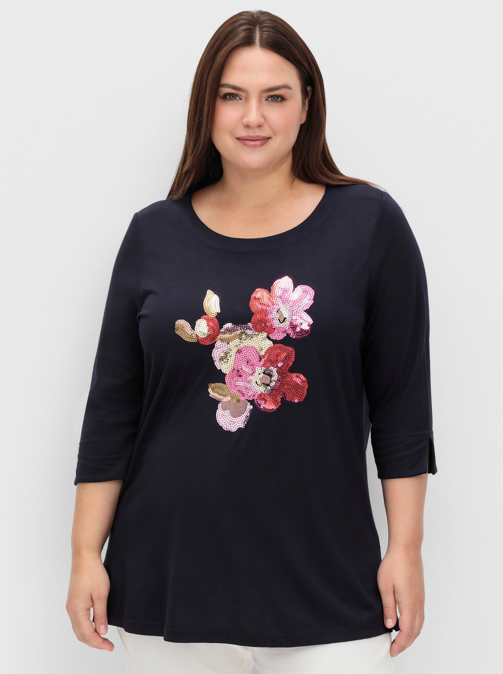 sheego 3/4-Arm-Shirt mit Blumen-Stickerei aus Pailletten - tiefblau