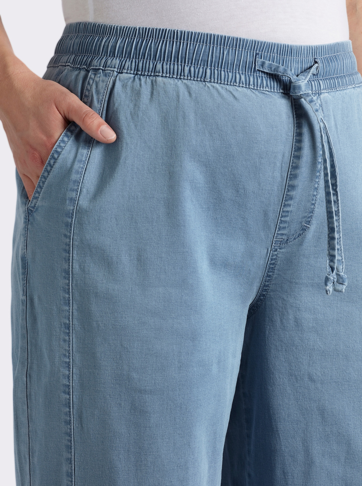 sheego Jean avec jambes larges et lien à nouer - bleu blanchi