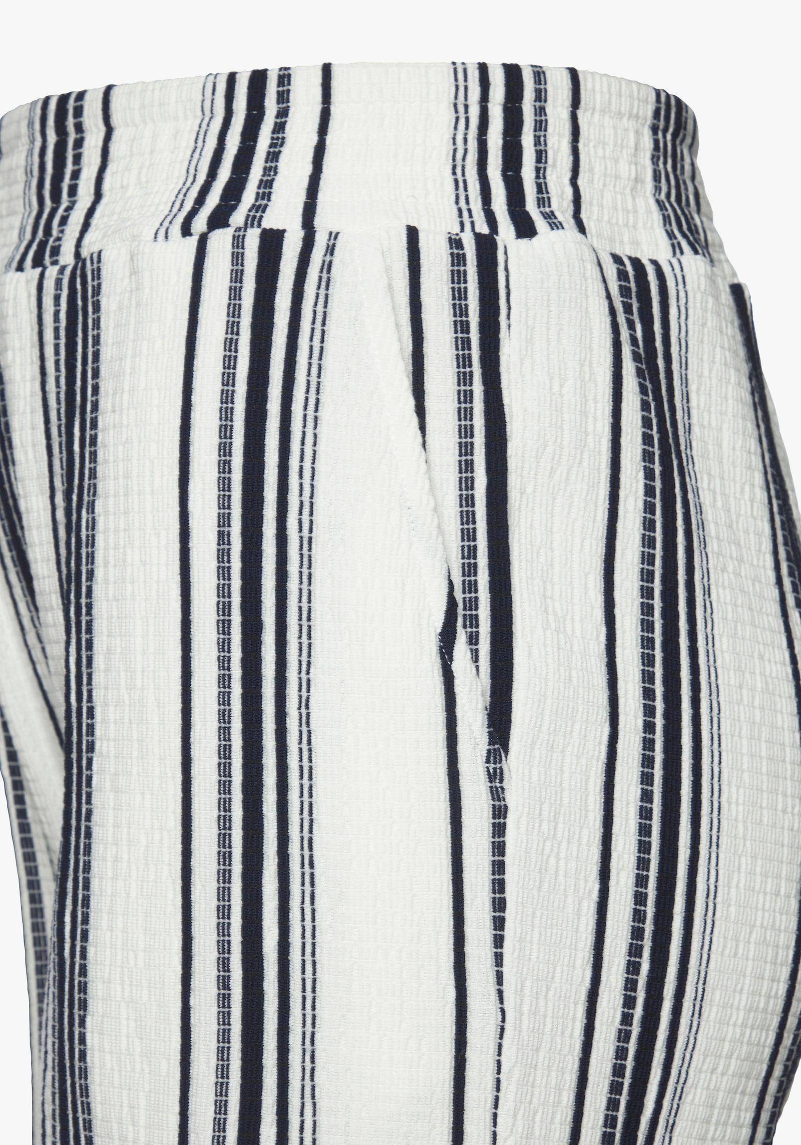 LASCANA Shorts - weiß-marine gestreift