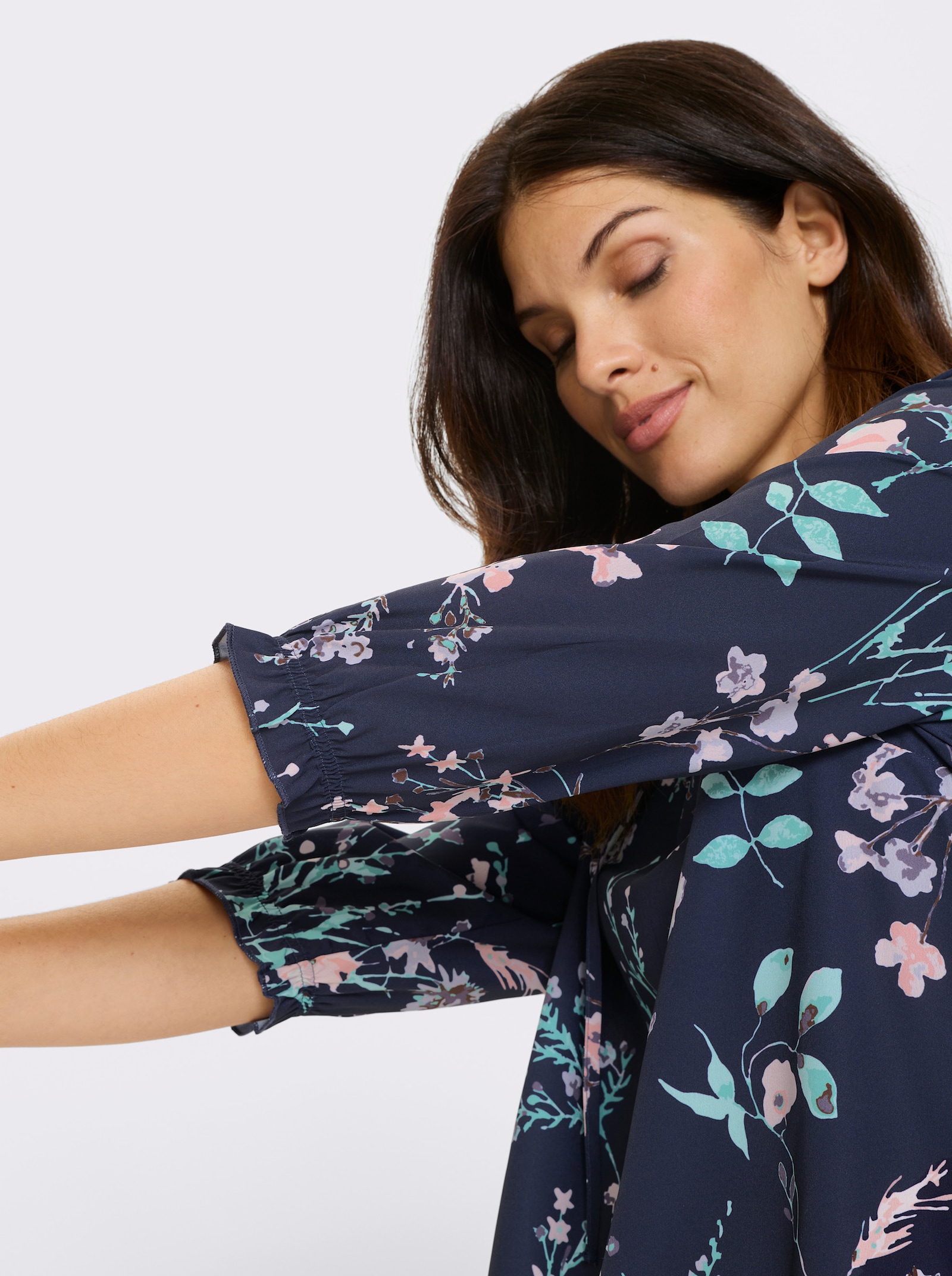 Navlékací halenka s volánky na rukávech - námořnická modrá-světle růžová-potisk