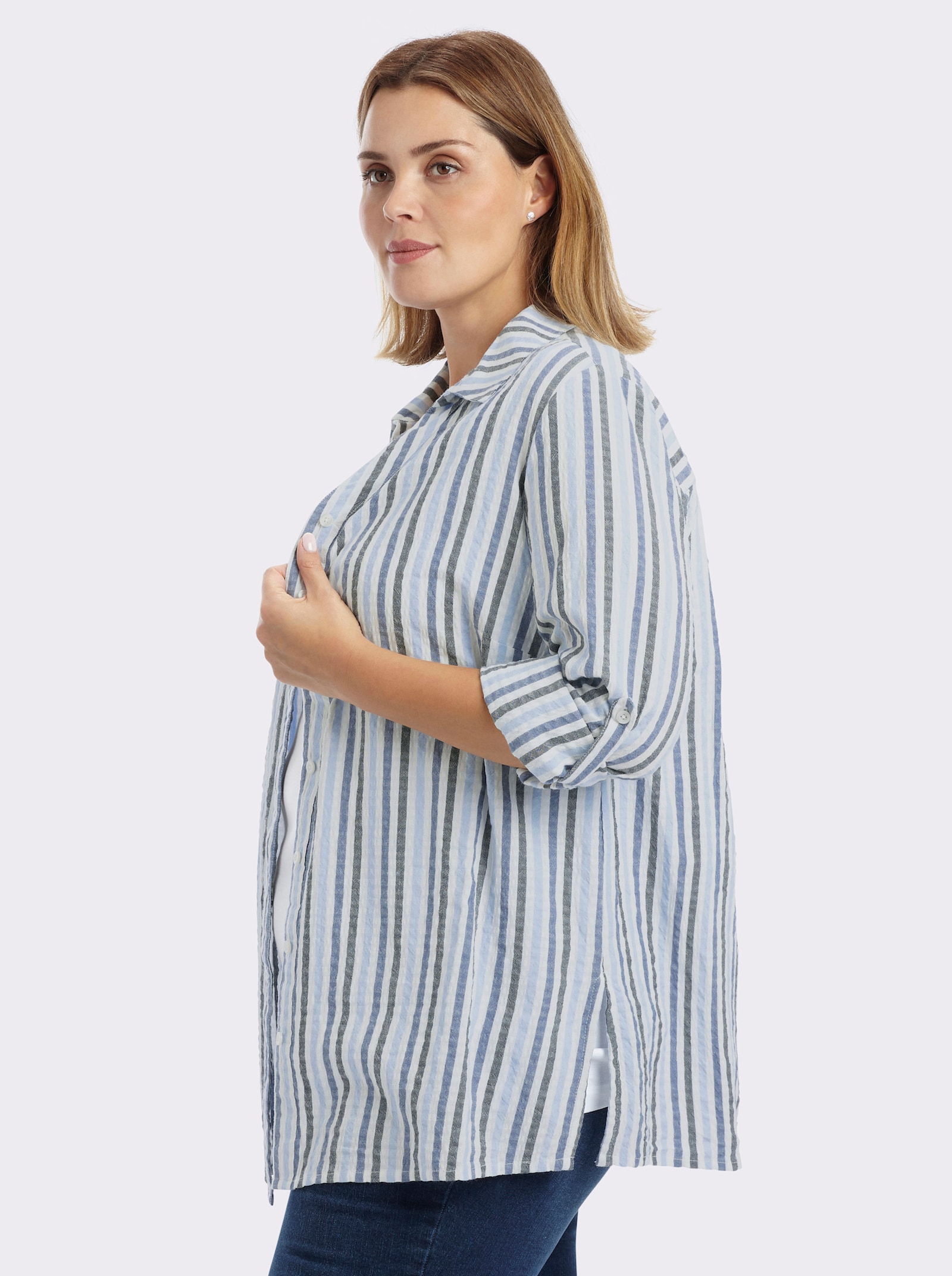 sheego Gestreifte Bluse in Seersucker-Qualität - weiß-tiefblau-gestreift