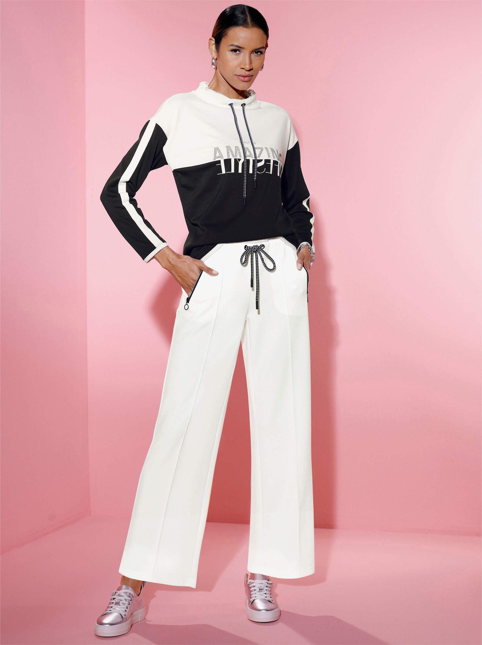 Sweatshirt mit Ziersteinchen - schwarz-ecru