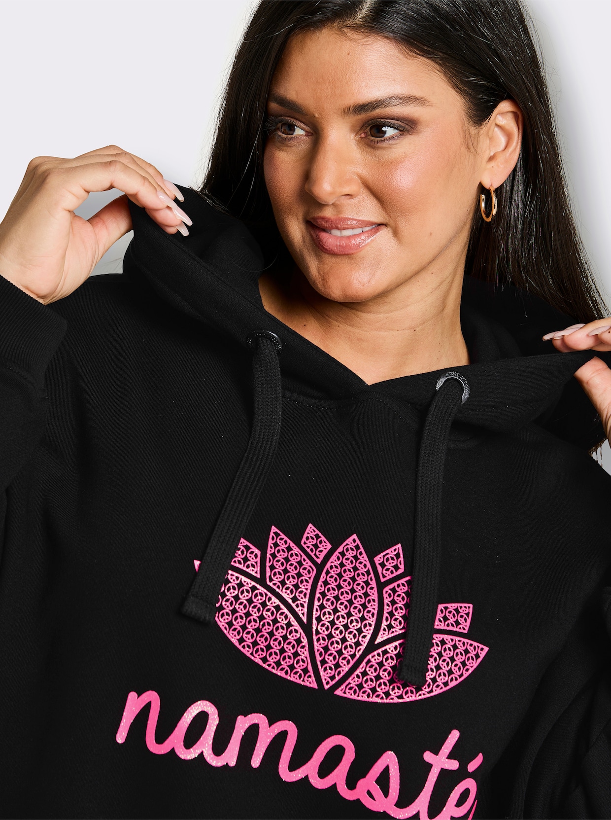 sheego loves miss goodlife Hoodie mit Statementprint - schwarz-pink-bedruckt
