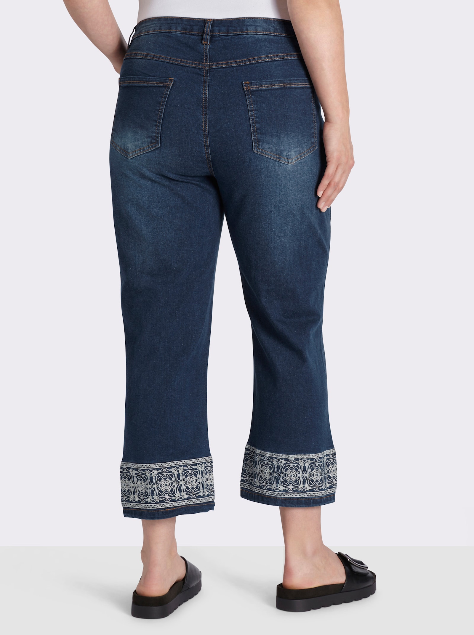 7/8-Jeans mit Stickerei am Beinabschluss - blue-stone-washed