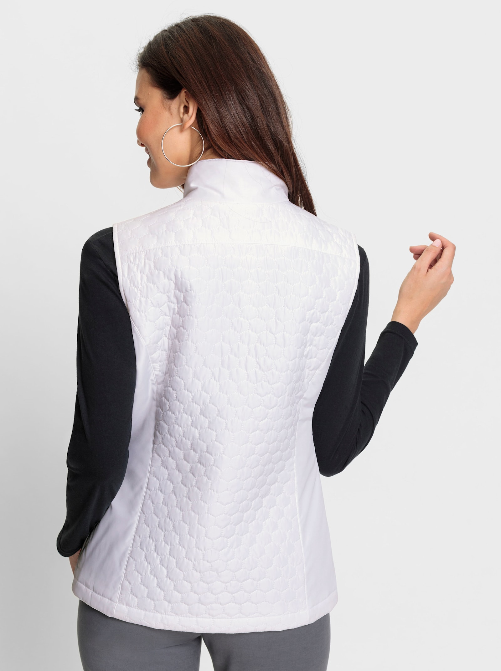 Prošívaná vesta s pajetkami - ecru