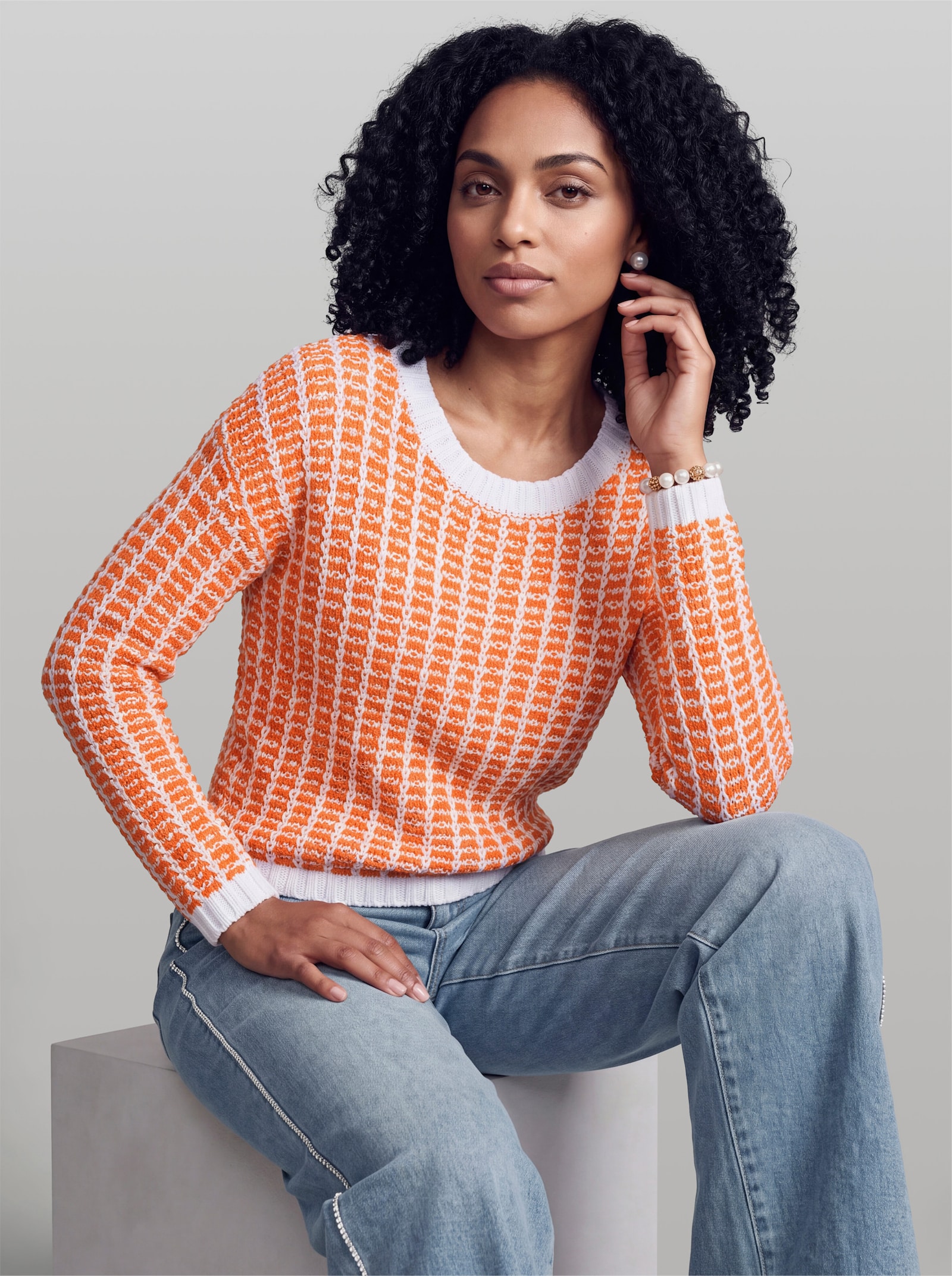 heine Langarm-Pullover aus Bändchengarn - weiß-orange-gemustert