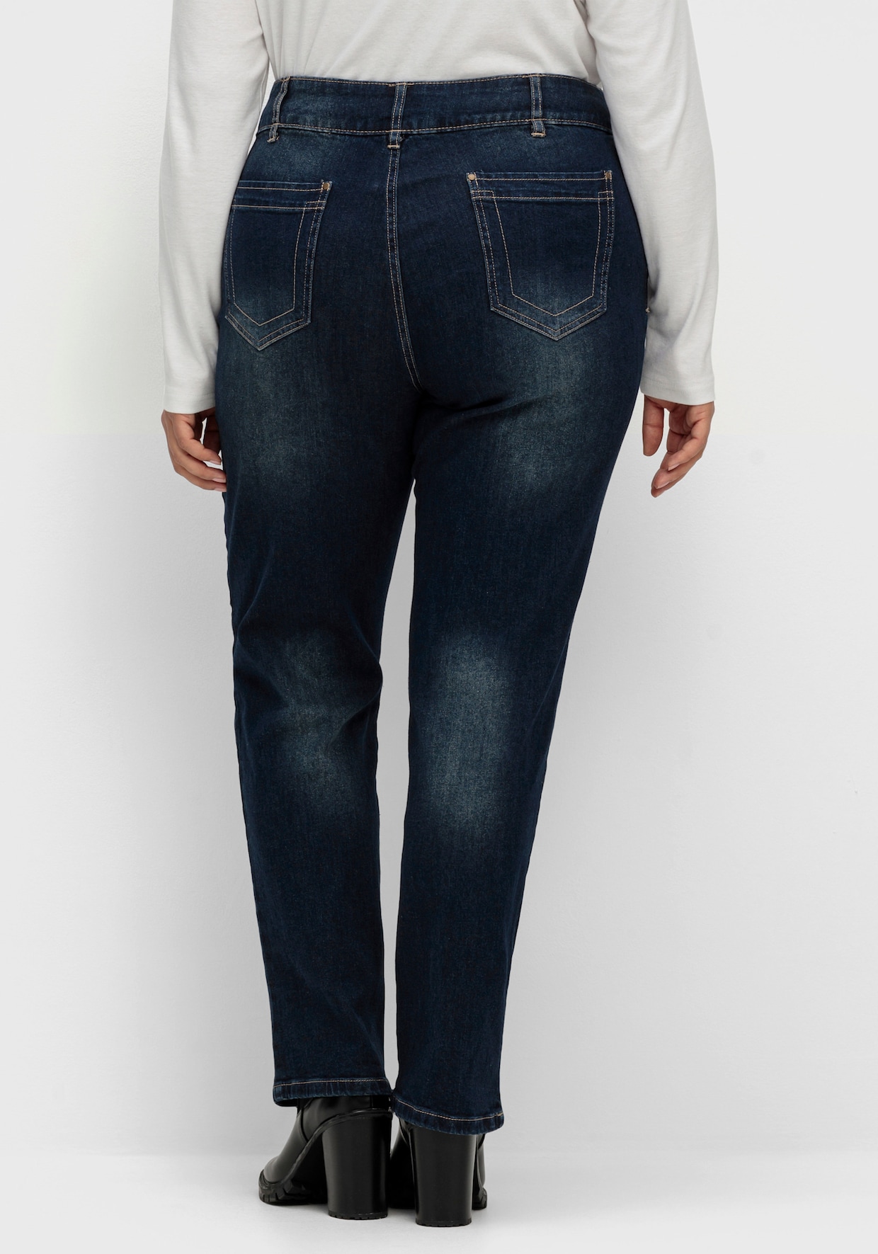 Jeans mit Nieten an den Taschen - dark blue