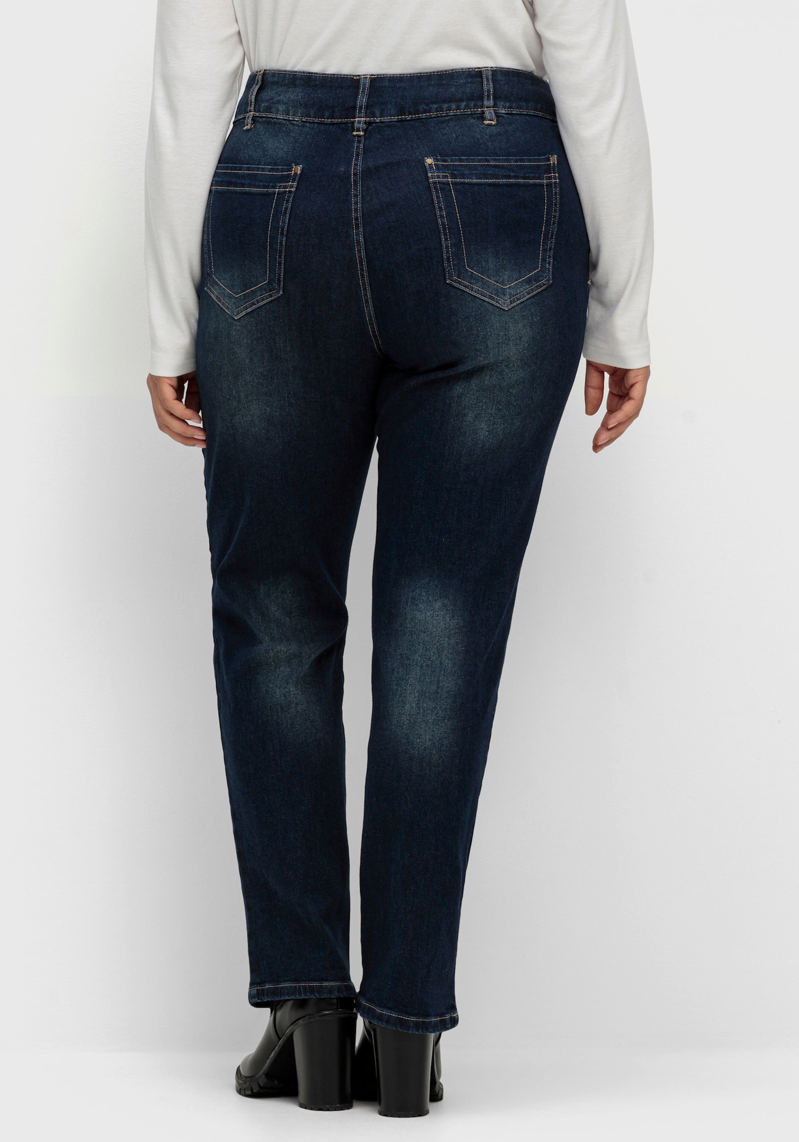 Jeans mit Nieten an den Taschen - dark blue